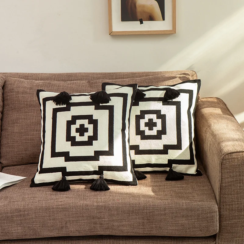 Geometric Sun Face Embroidery Wholesale Modern Home Decor Modern Luxury Throw Pillow Cover Case with Tassels