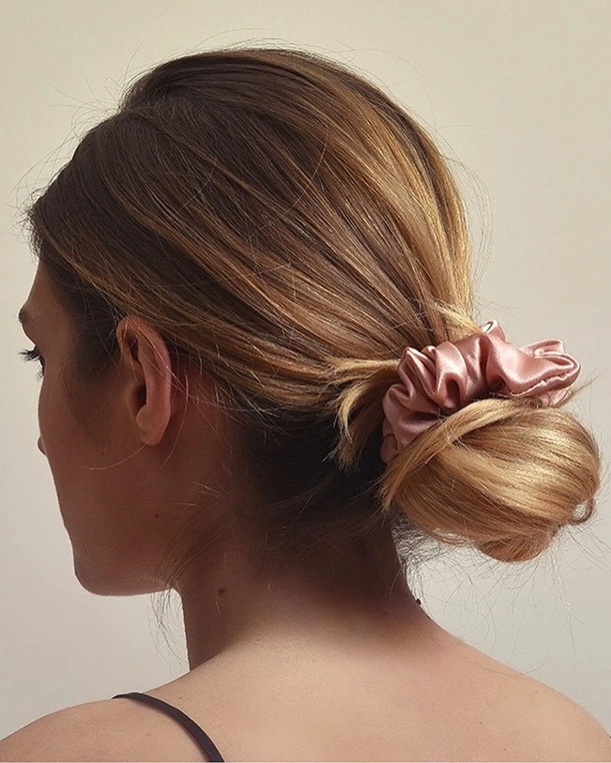 A variety of colors of ding ring rubber band head rope pig large intestine hair circle custom