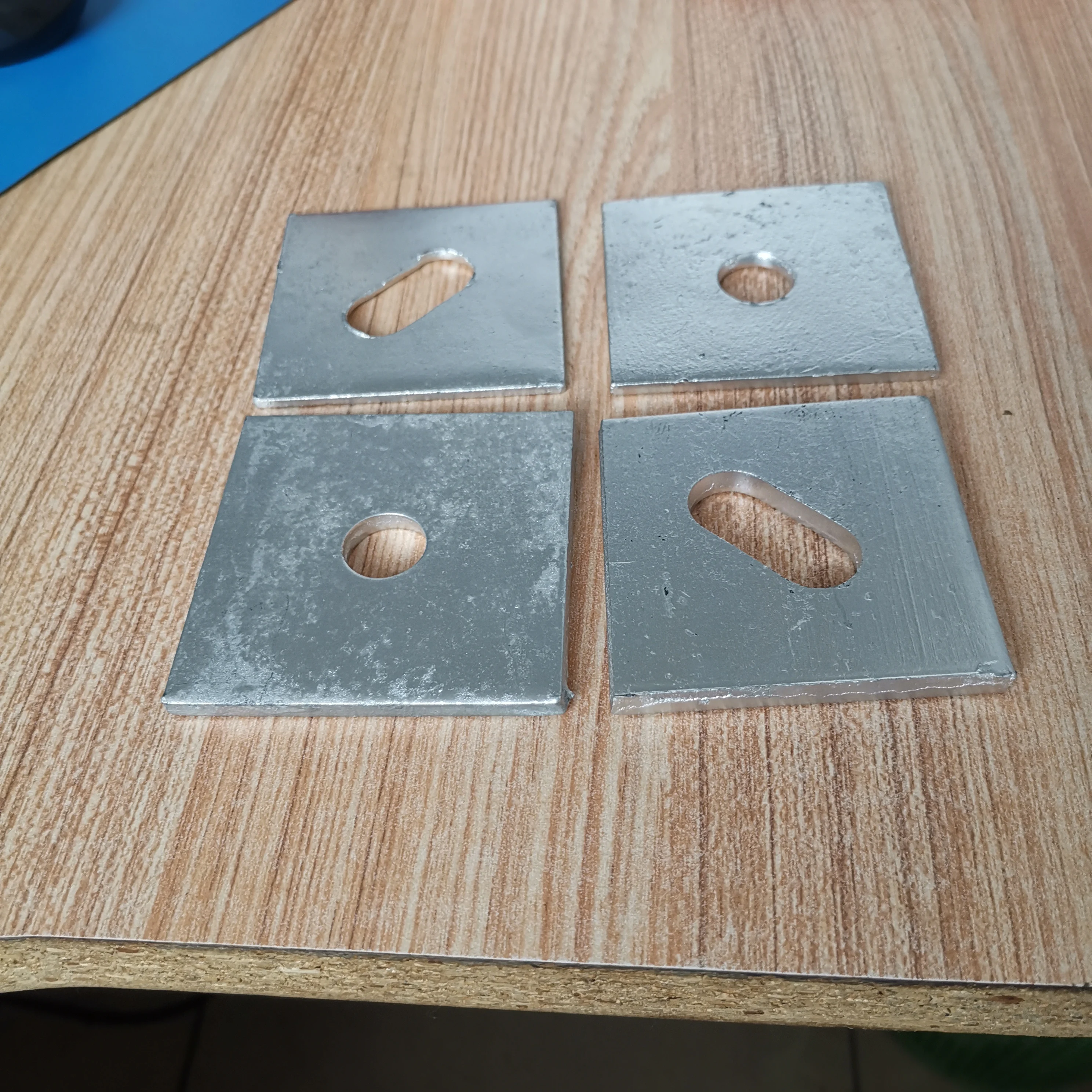 
Galvanized slotted center square washer 