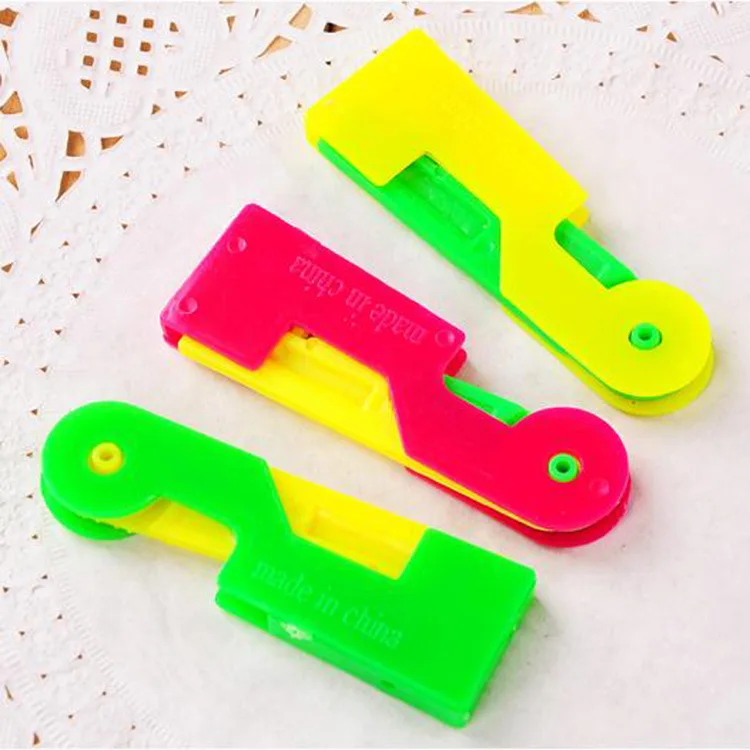 Wholesale Random Color Plastic Needle Threader Stitch Insertion Tool Automatic Needle Threader