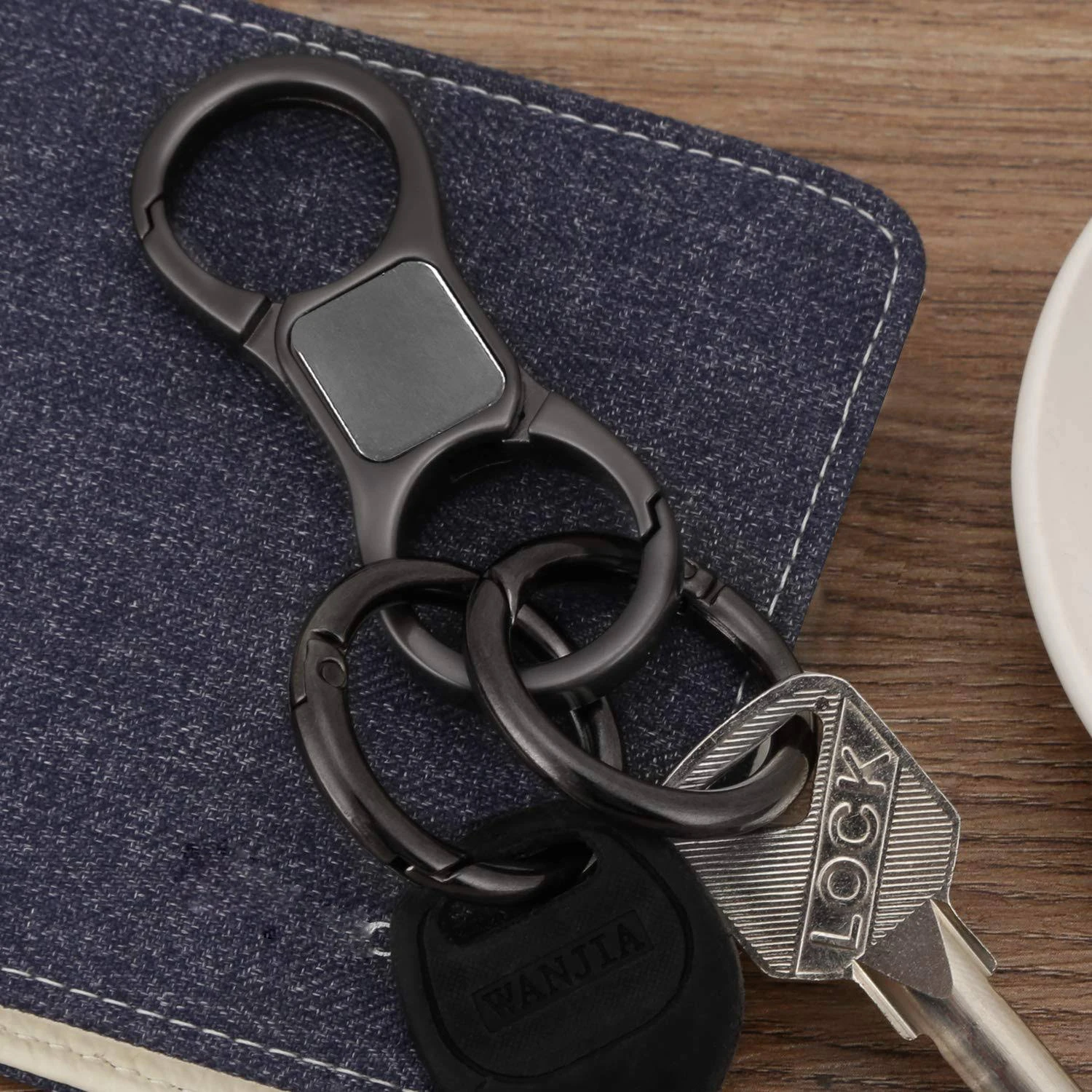 Car key chain male creative personality simple metal waist hanging double ring buckle portable key chain