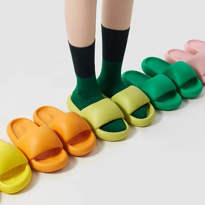 Super Soft Home Unisex Slippers Colorful Cloud Thick Sole Slides Anti-Slip EVA Women Sandals Beach Bubble Slippers For Men