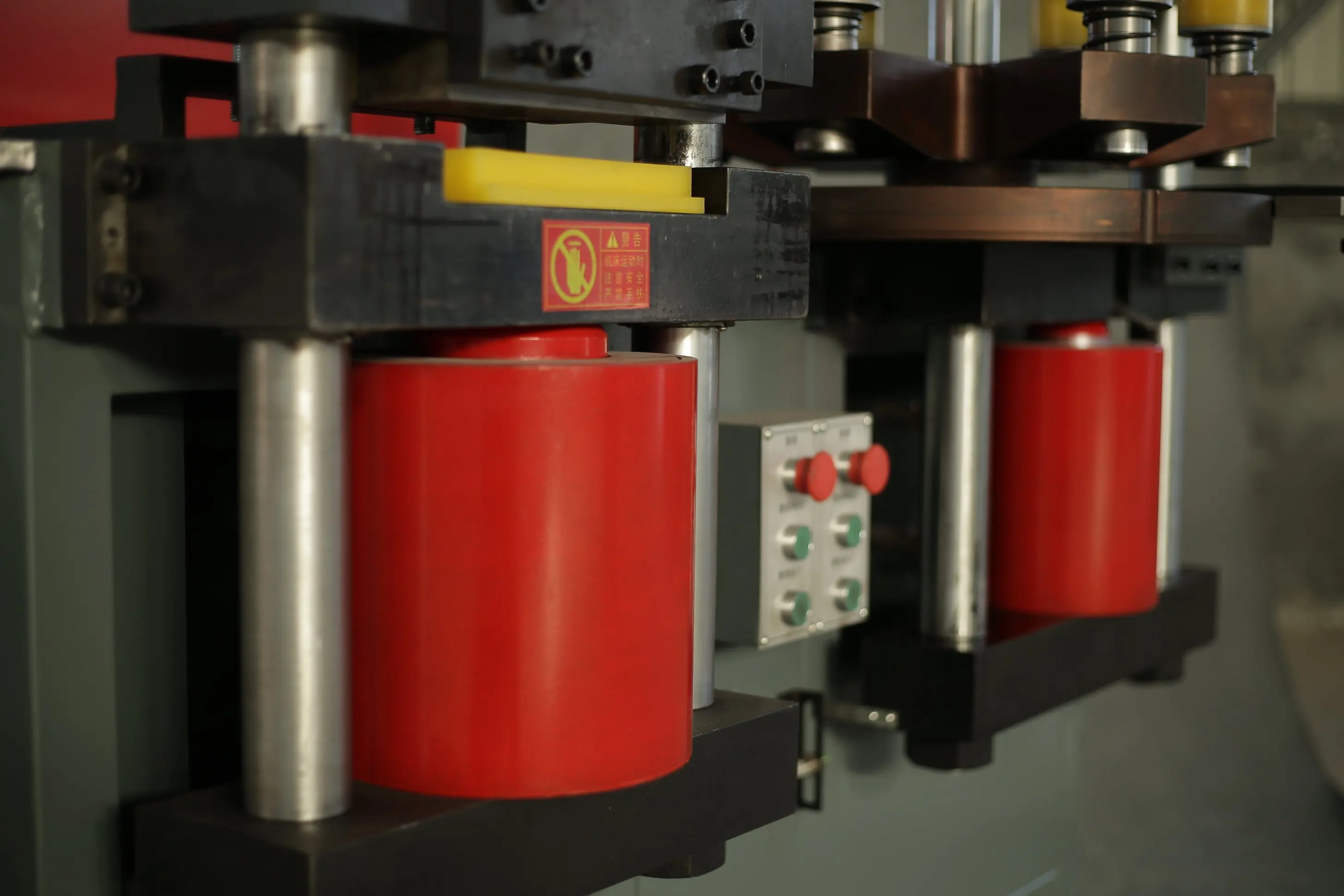 Самая экономичная CNC алюминиевая замкнутая 3 в 1 шинчатая штамповочная машина по индивидуальному заказу