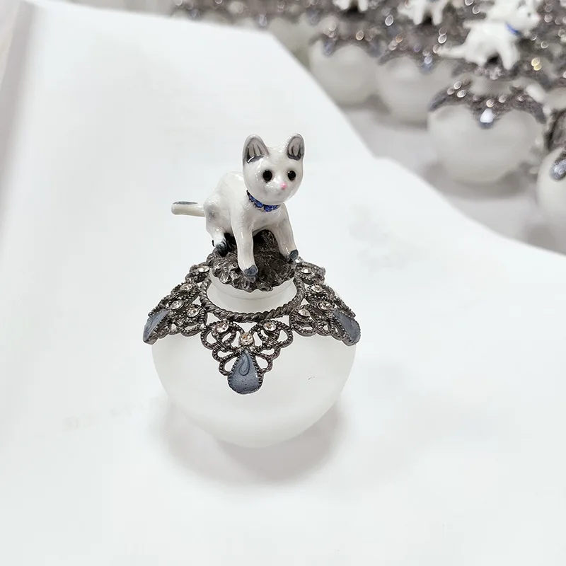 40ML flat bottling bottle of European and American animal glass perfume in alloy enamel color animal glue stopper perfume bottle