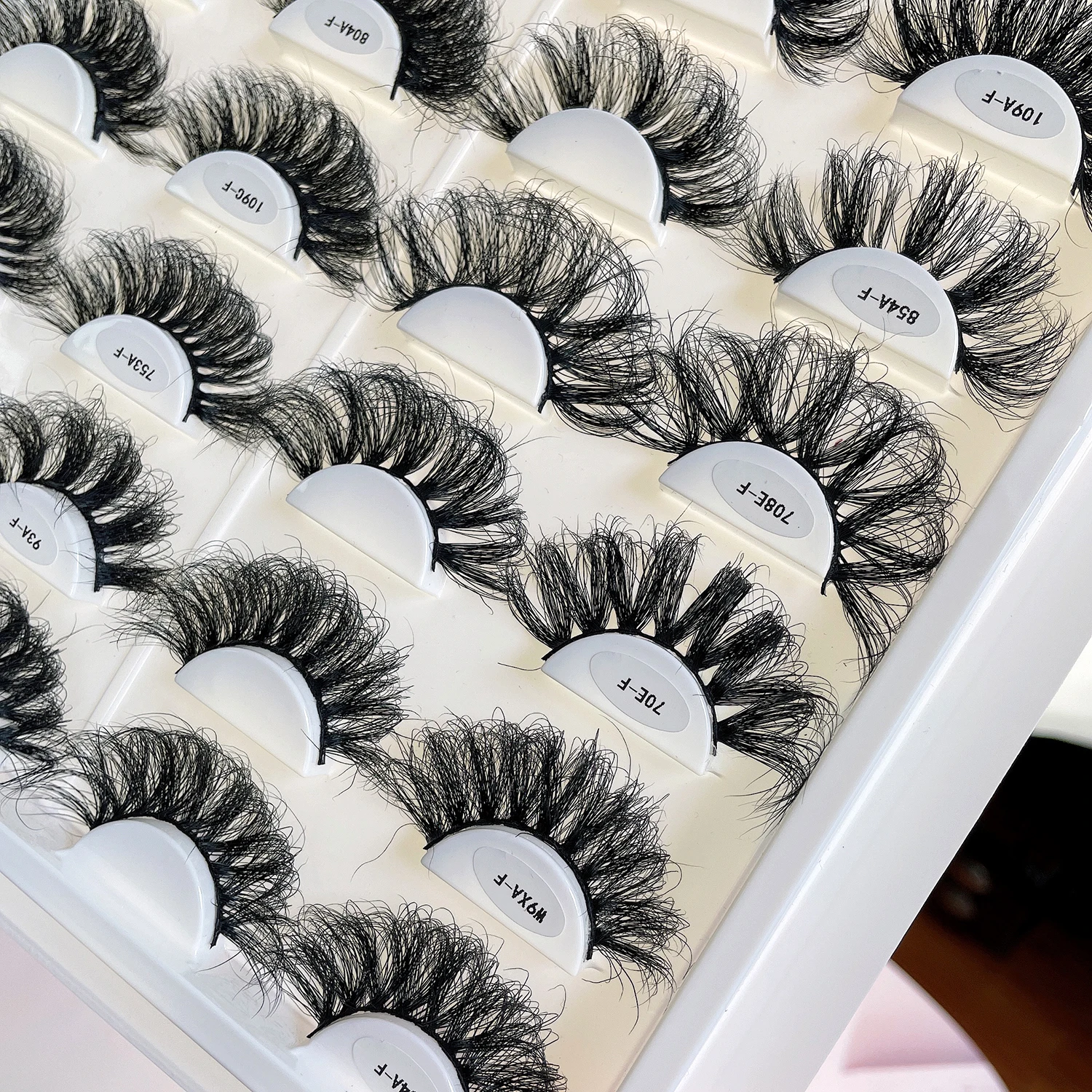 Wholesale Mink Eyelashes Vendor 3D Mink Lashes  Private Label  Fluffy 5D 8D25mm Mink Eyelashes With Custom Eyelash Packaging Box