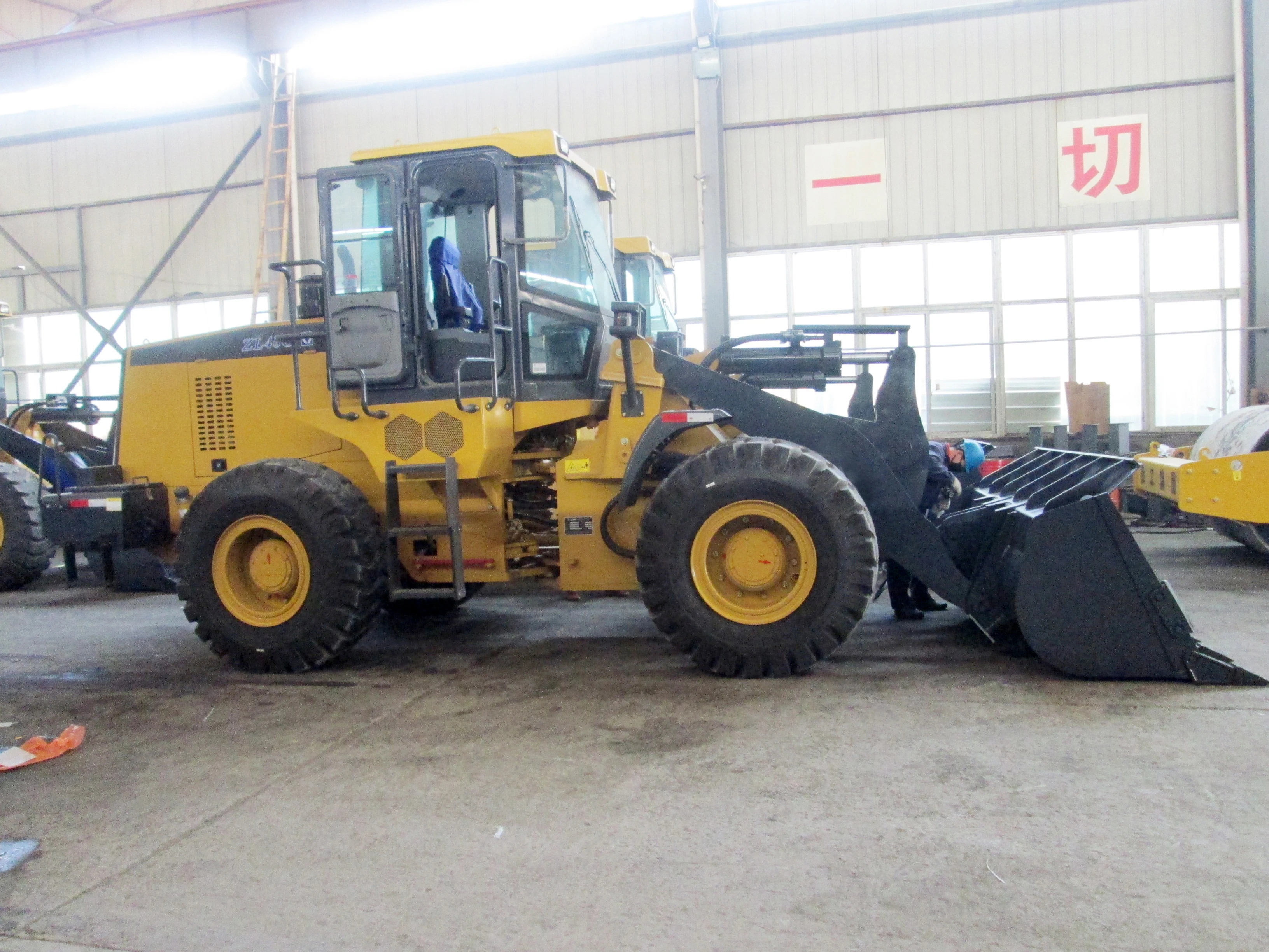 China Zl40g 4ton Long Wheelbase Front End Wheel Loader for Mining with Strong Diesel Engine
