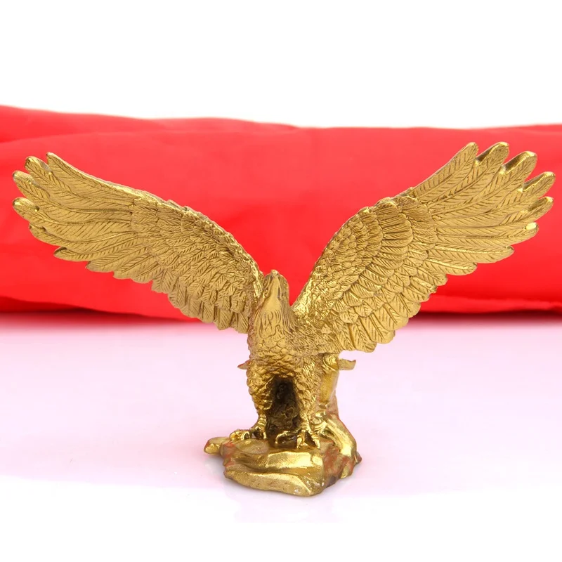 Custom design falcon trophy eagle trophy ornaments flying eagle trophy office ornaments for souvenirs