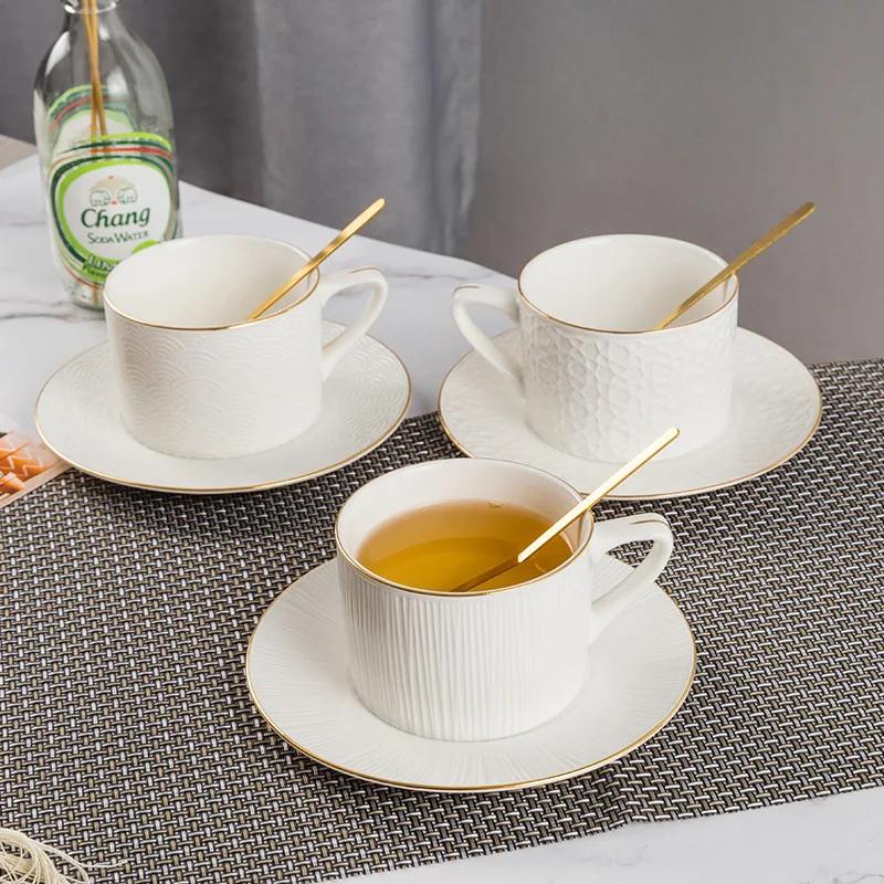 European-Style Gold Trim Ceramic Coffee Cup Set Saucers Large Capacity Latte Cups Red Tea Espresso Moments English Afternoon Tea
