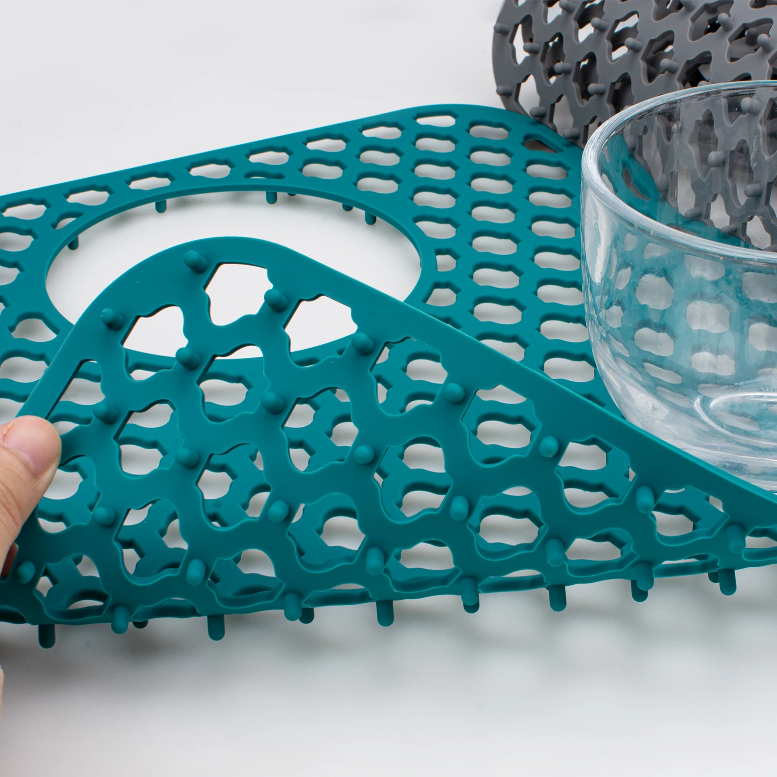 Factory 13.58 x11.6 Inch Kitchen Supplies Foldable Non-slip Silicone Drain Pad Hollow Kitchen Sink Pad
