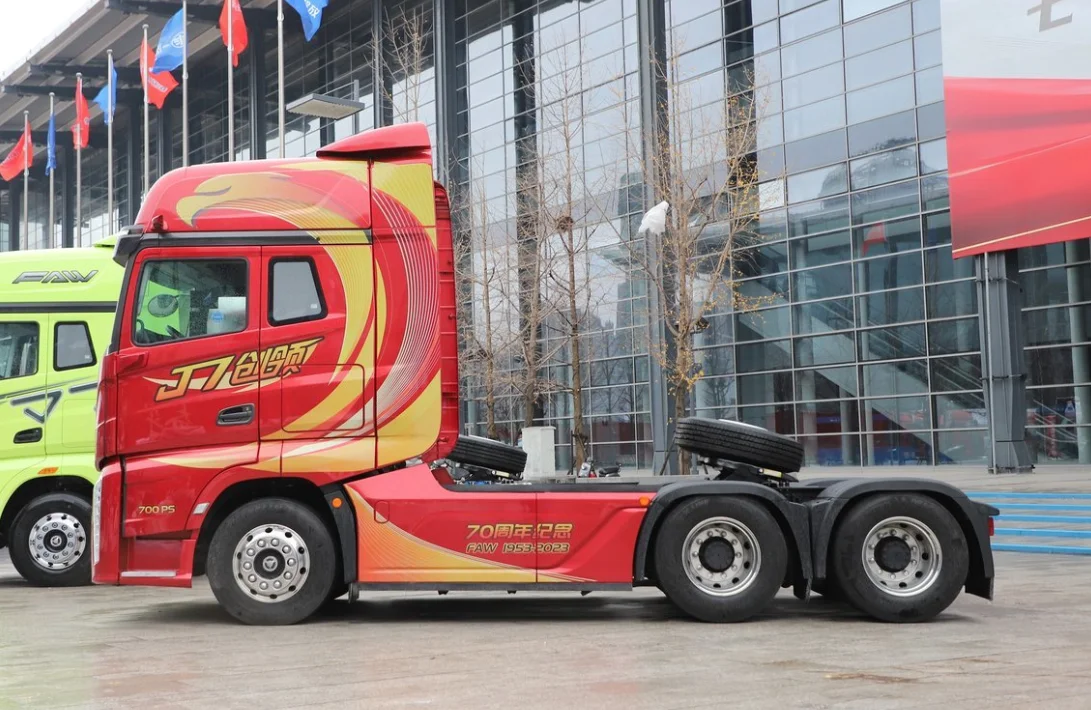FAW Jiefang New J7 Pioneer Edition 700HP 6X4 AMT Automatic Transmission Tractor Truck