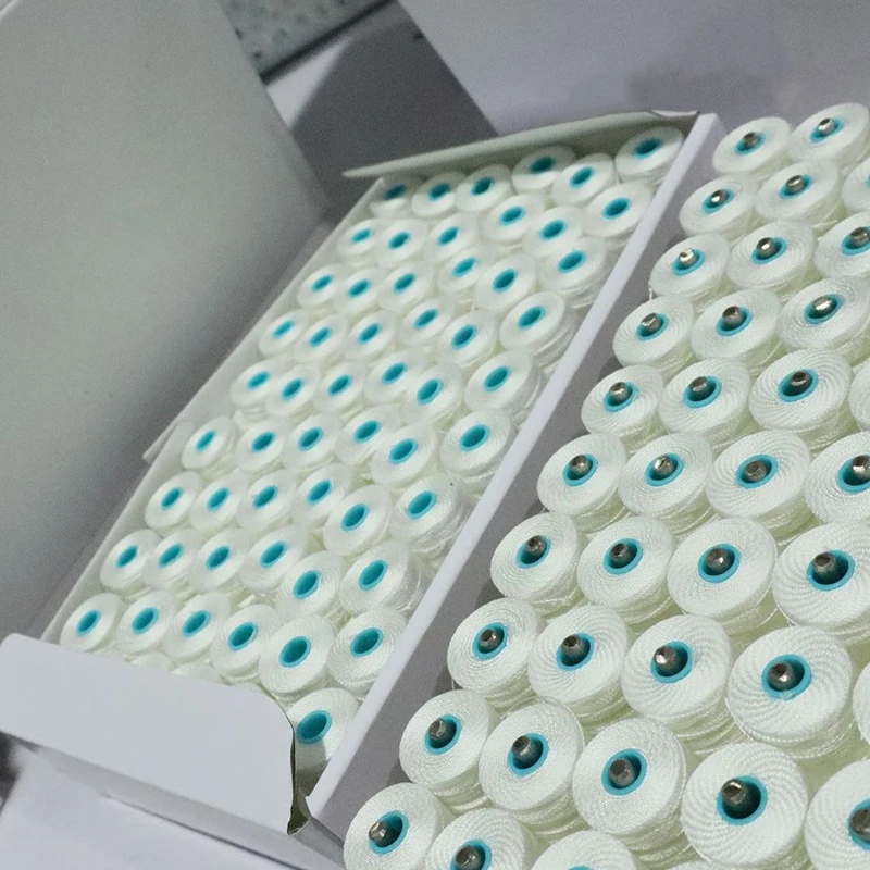 Заводские цены цвета 30 #210D/3 Tex70 высокая прочность L-стиль 100% нейлоновые предварительно намотанные бобины швейные нитки с меньшими боками