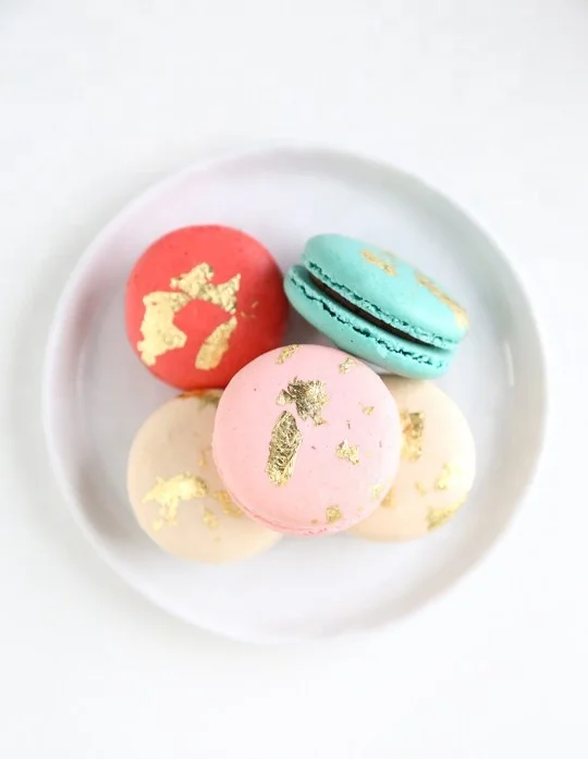 
High quality factory price 8*8cm 24k edible gold leaf cake/hamburger/dessert /chocolate decoration garnish 