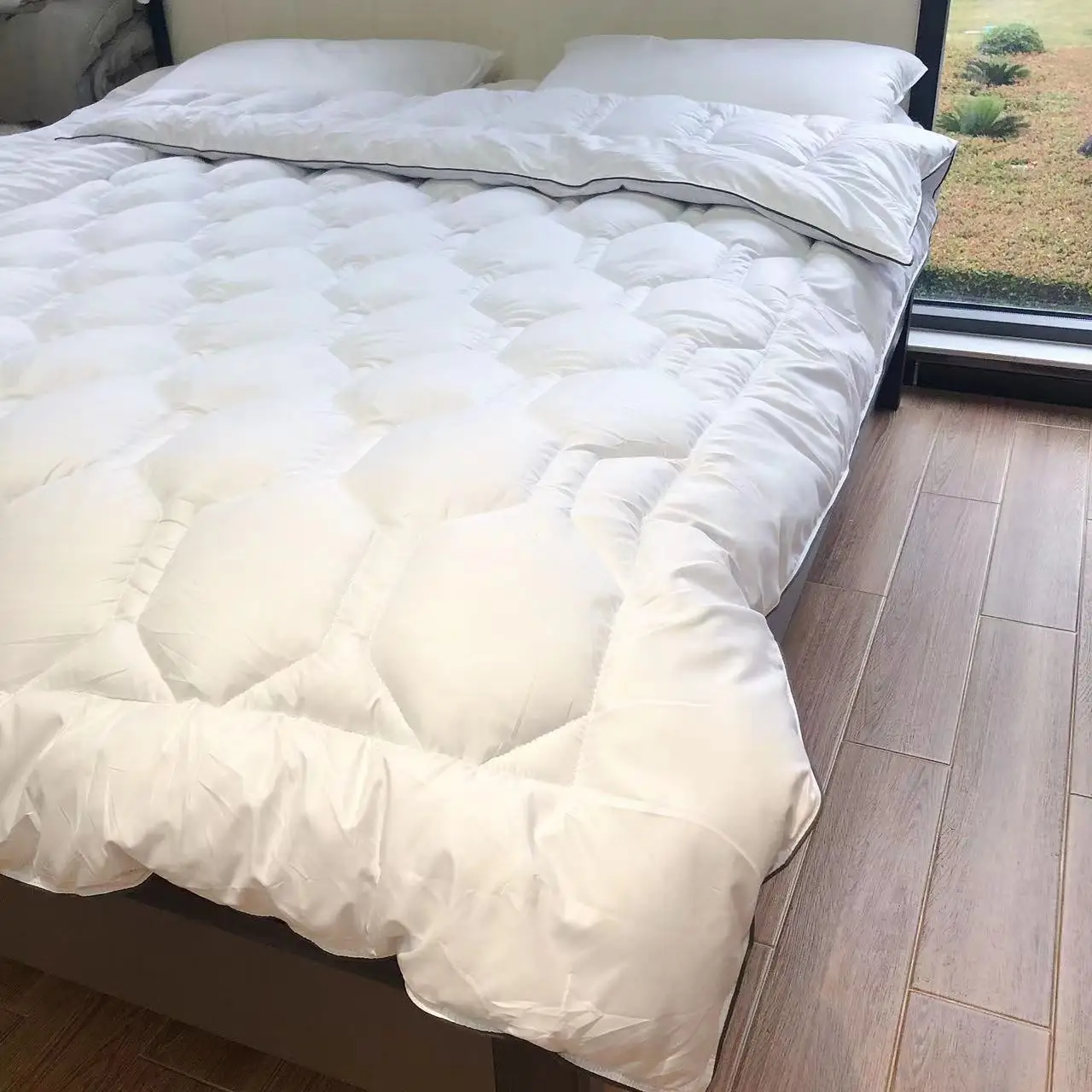 Graphene Quilt 200gsm Polyester Fiber Odor-resistant antibacterial breathable and moisture-absorbent Uv protection Comforter