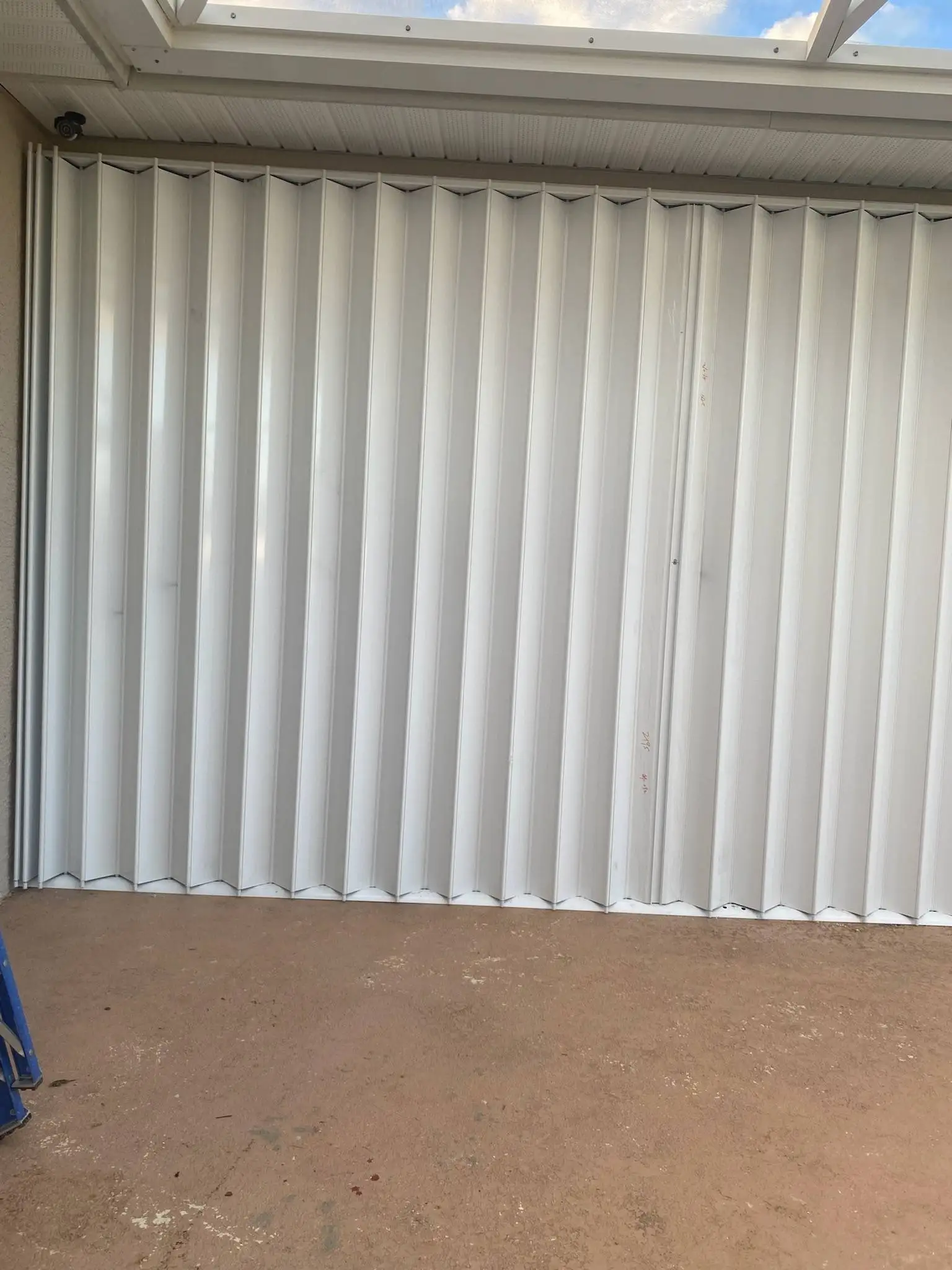 Vanguard Solutions Exterior Accordion Window Door Aluminium frame hurricane window door High Security
