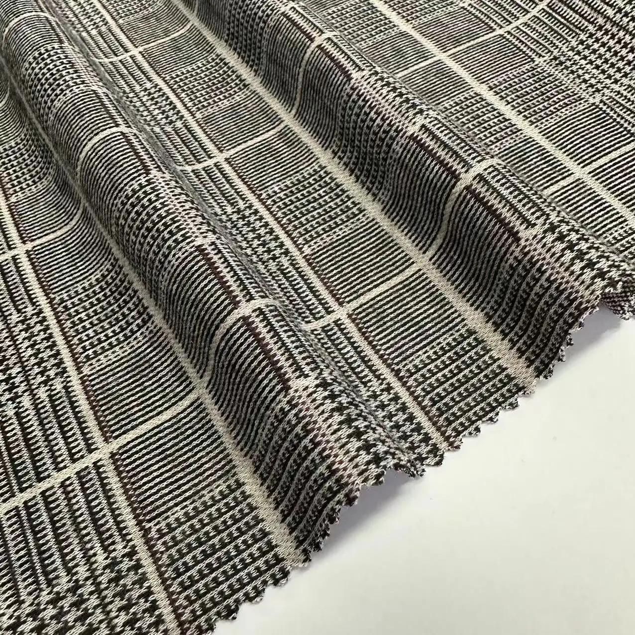 Customized Europe Style Pattern poly spandex Jacquard Yarn Dyed Knit Suiting Fabric For Coat and pants