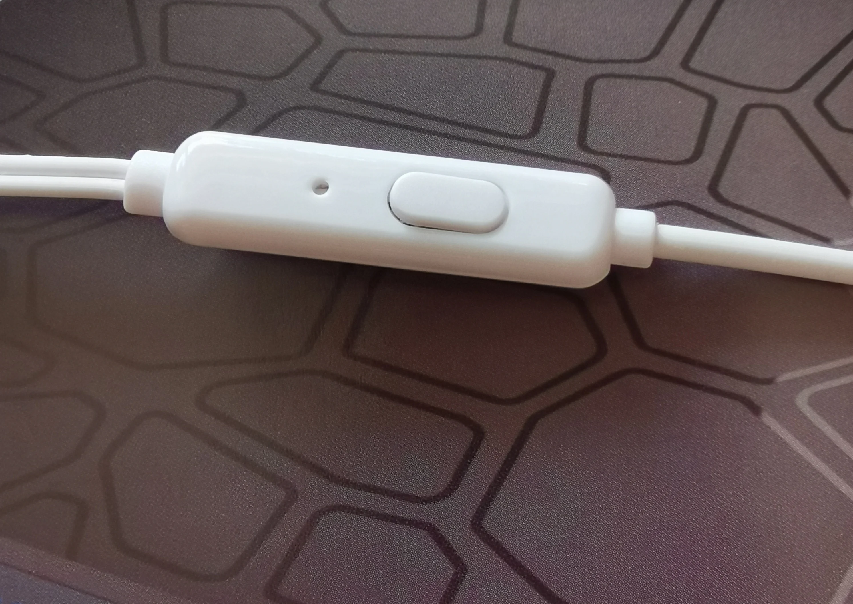 OEM/ODM HD quality	In ear noise cancelling high bass wired	dynamic microphone	earphone earbuds