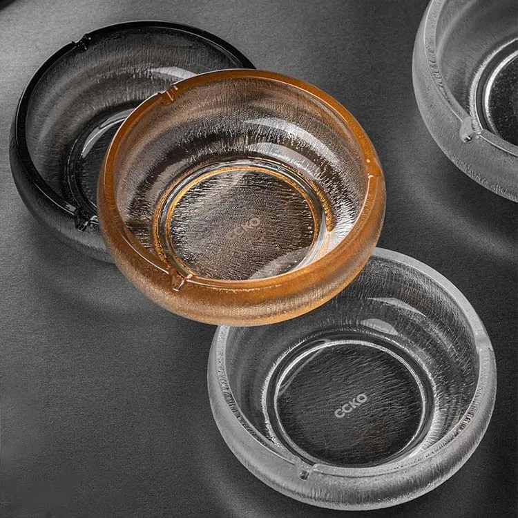 Wholesale Bar Hotel 14cm Grey Luxury Smoking Accessories Logo Custom Ashtray Cigar Ashtray Crystal White Clear Glass Ashtrays