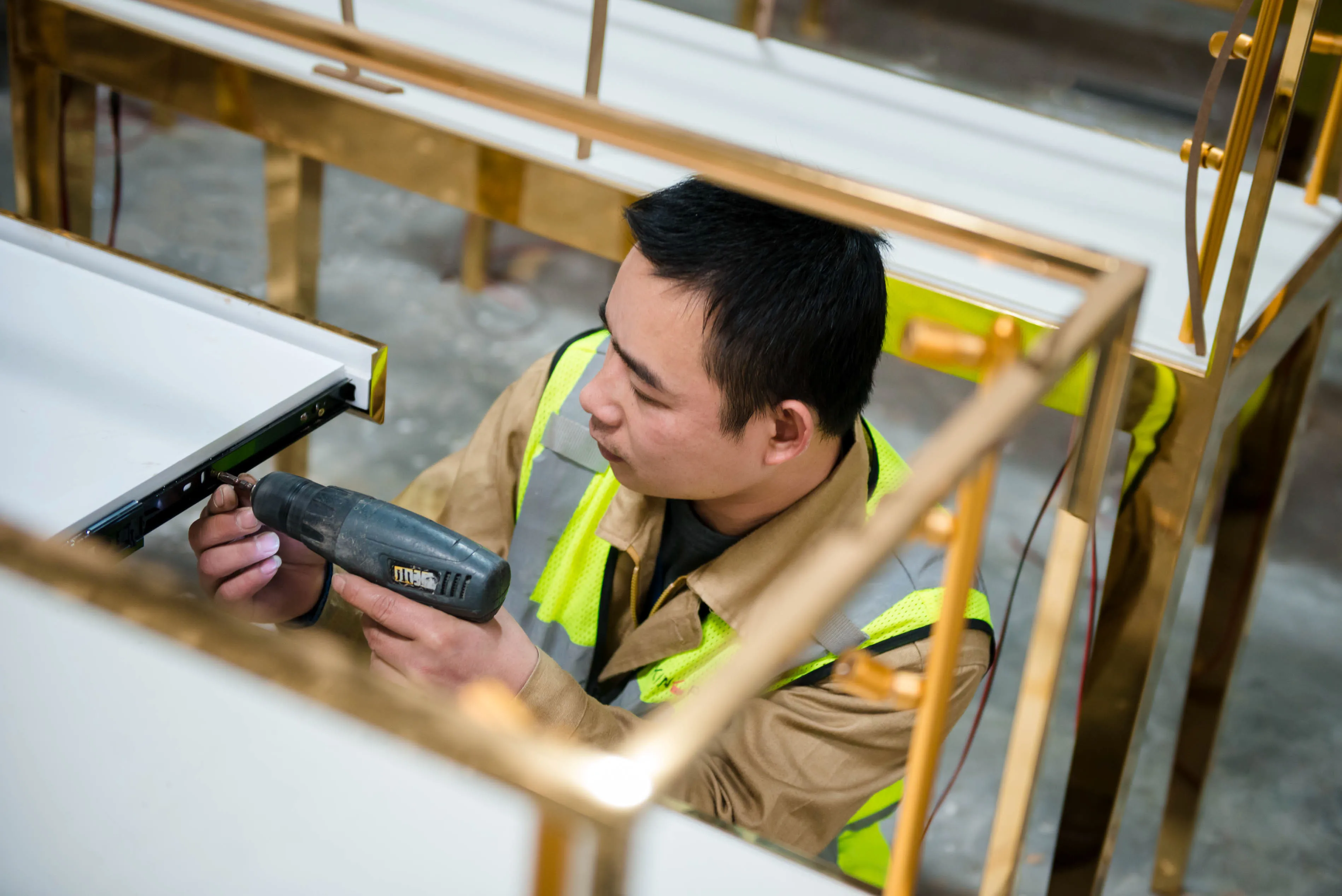 High quality hanger clothes display racks stand for clothing retail displays and fixtures for sale