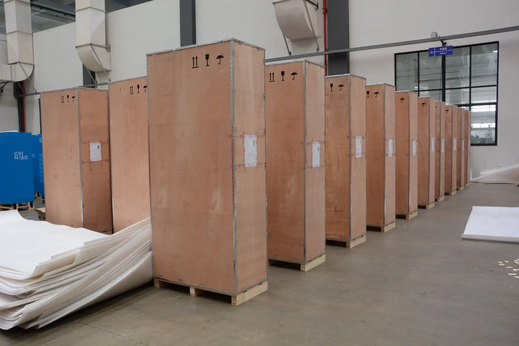 High precision charging battery storage locker cabinet meeting the need of contactless storage applied in the food delivery line