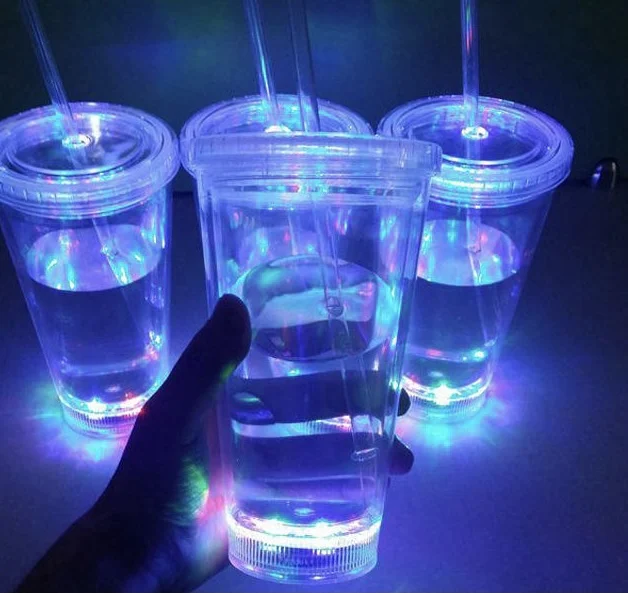 16 Oz светодиодные светящиеся мигающие изоляционная для питевых чашек с двойными стенками пластик со светодиодной подсветкой путешествий Кубок стакан трубочкой и крышкой