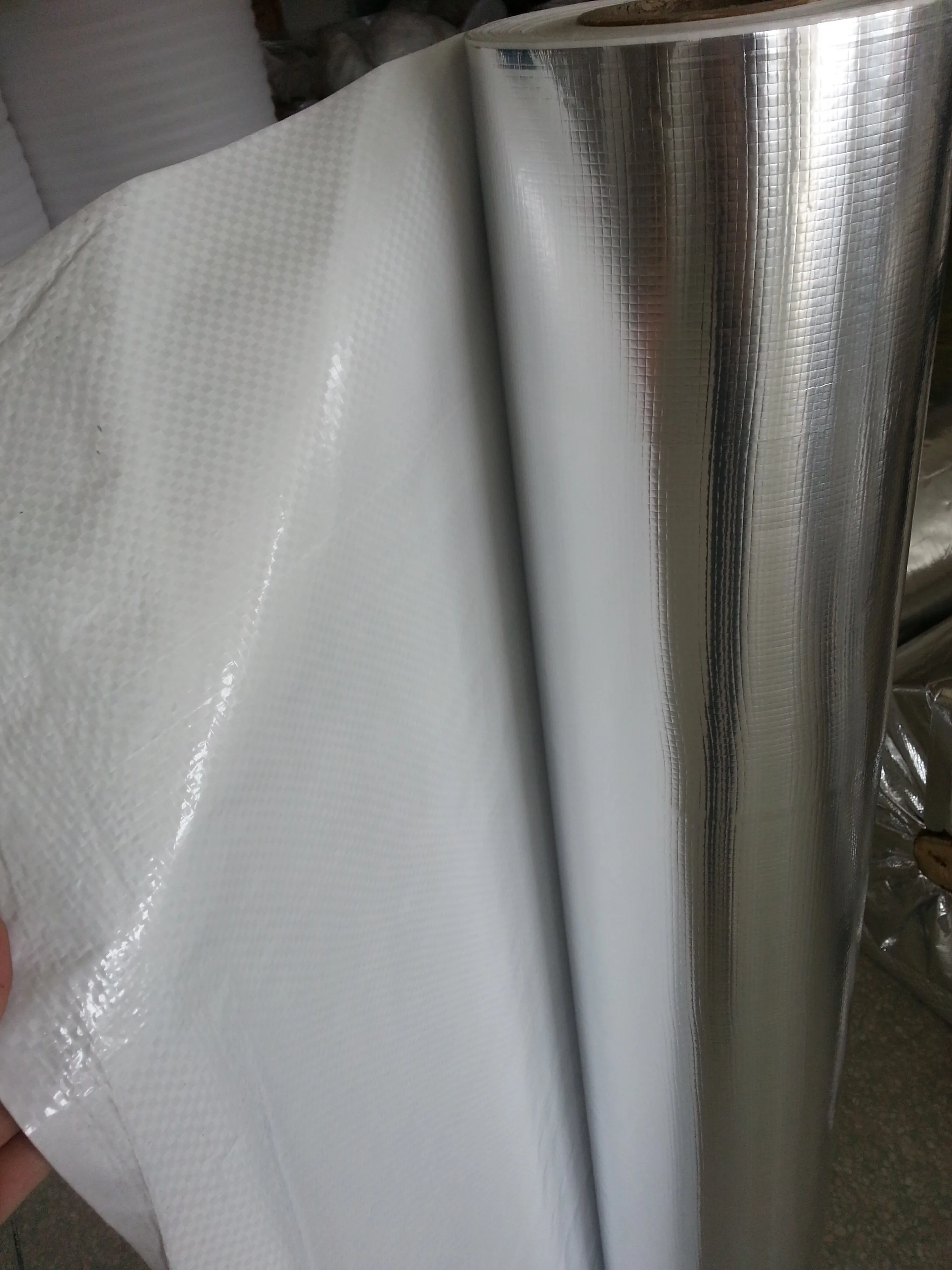 China Professional Manufacture Popular Product Reflective Silver Paper Foil Roll Woven Fabric Aluminum Foil Insulation