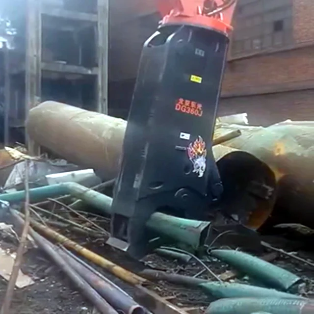Mobile scrap excavator hydraulic demolition metal shears