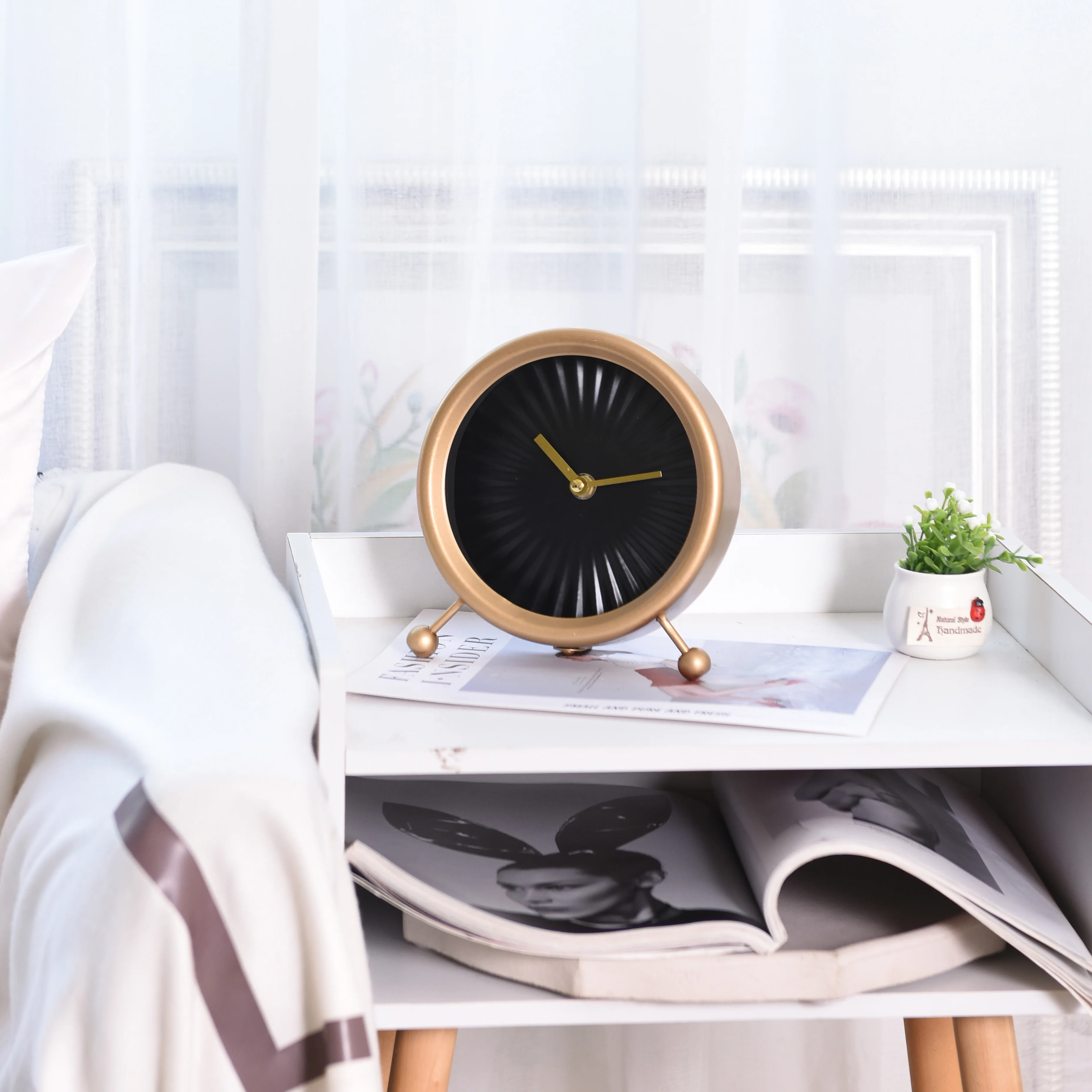 Wholesale desk decorative clock home decoration modern metal table clock