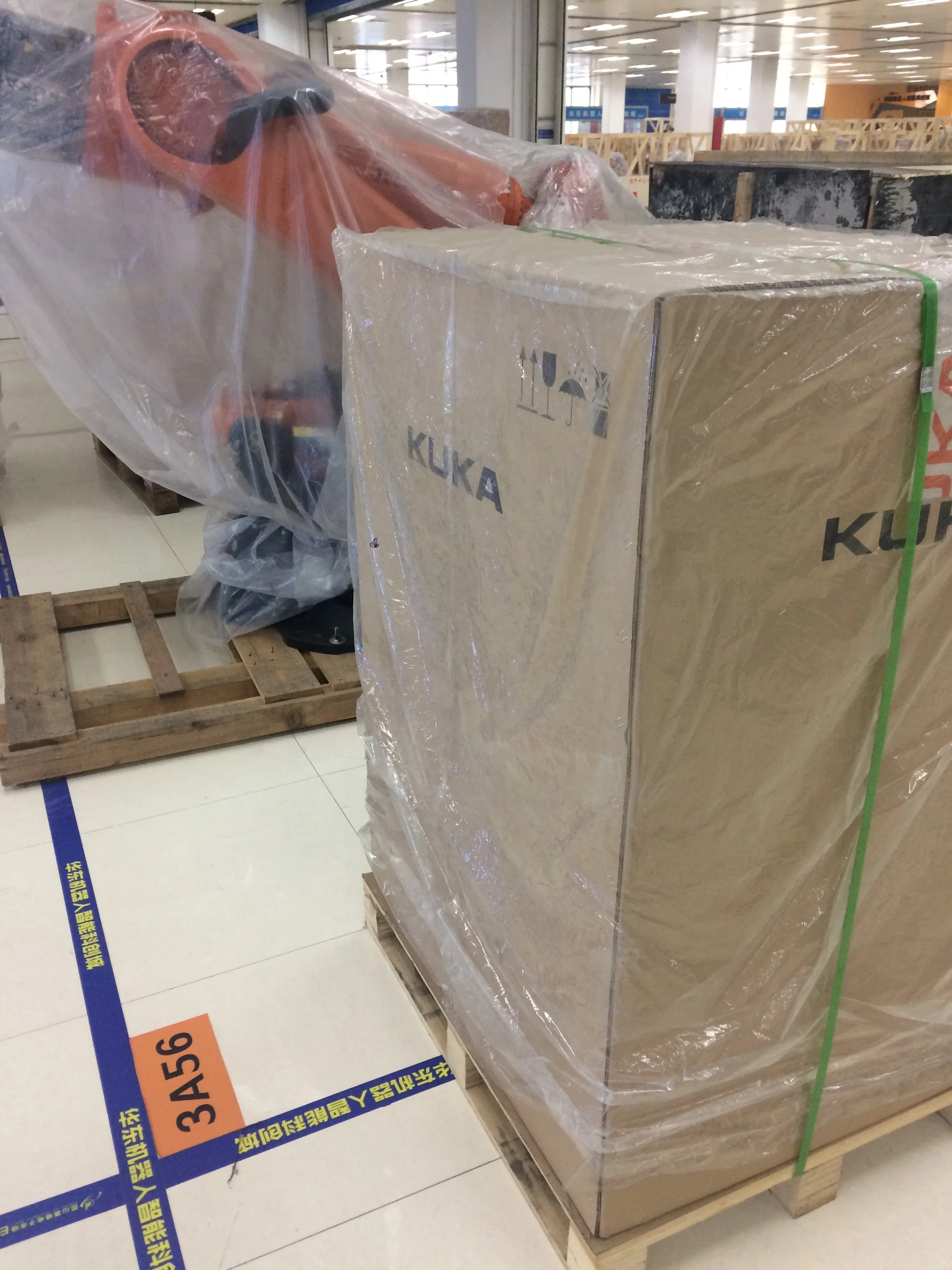 KUKA KR12 R1810  With Robot Track Rail Welding Robot Machine Mig Welding Robot With Megment Welder