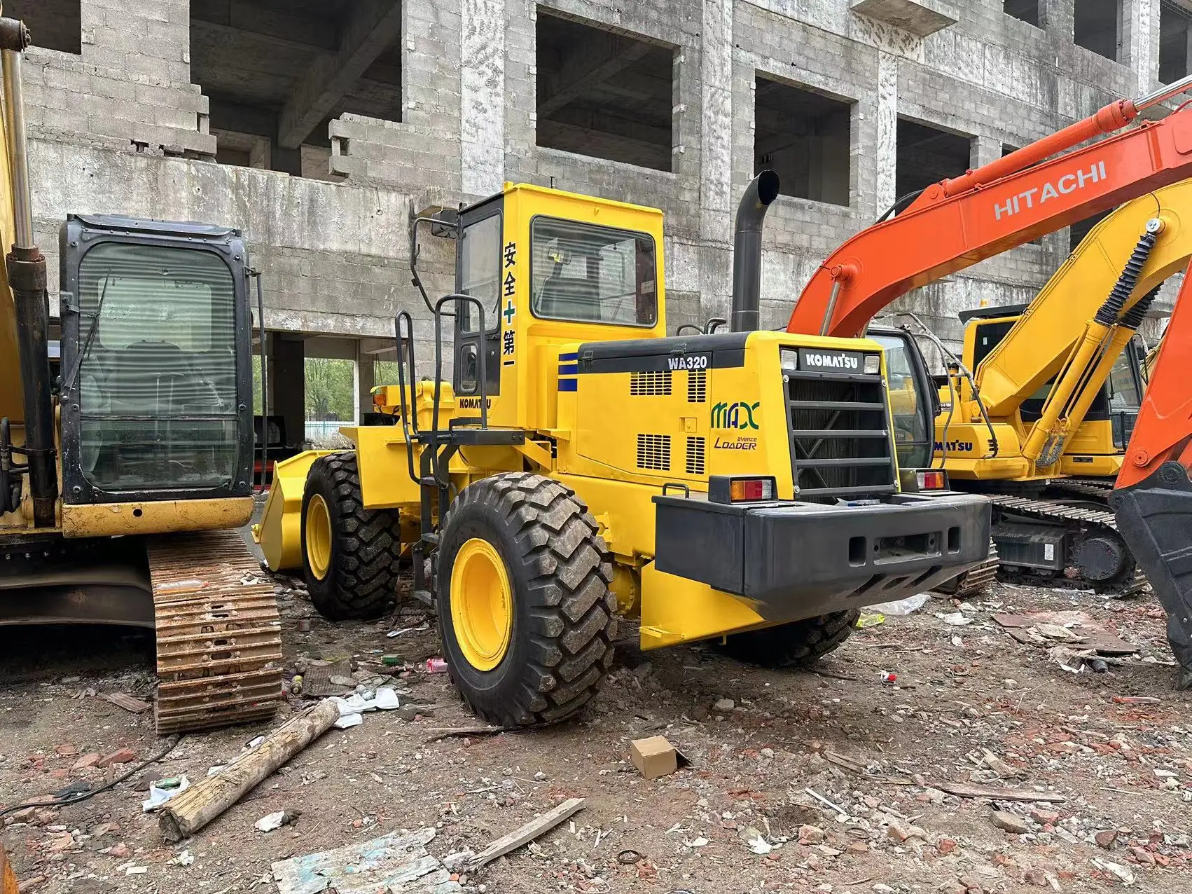 Отличное рабочее состояние подержанный колесный погрузчик Komatsu WA320 4 тонны 5 тонн высокая эффективность производства