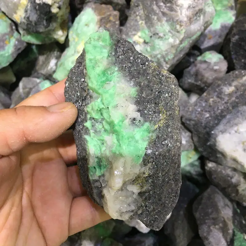Hot sale Natural emerald healing gemstone raw Rough Emerald Stone for Mineral Specimen