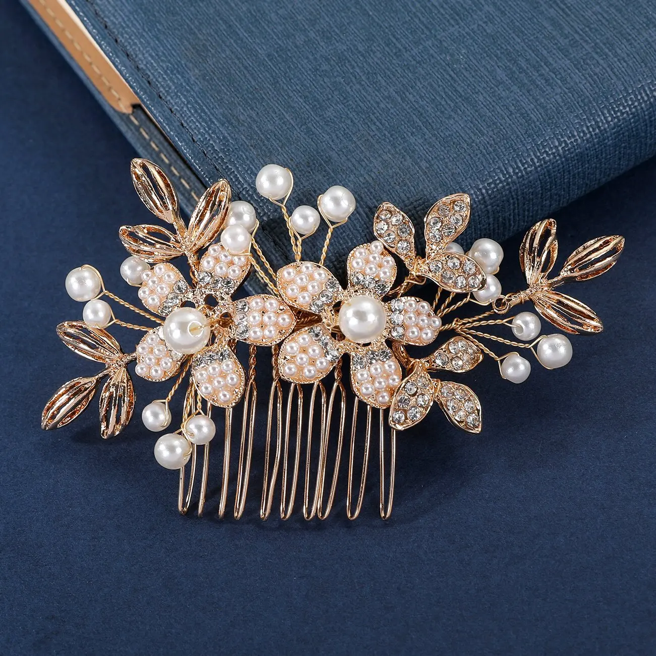 Carlo New Gold Leaf Hair Comb Headdress European and American Bride Pearl Side Hair Accessory for Weddings Wholesale