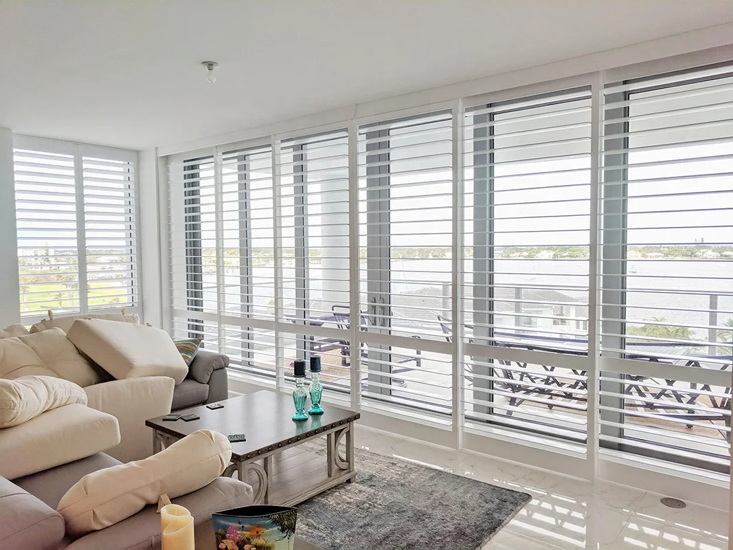 Adjustable California  Wooden Window Plantation Shutters Simple Style Durable Shutters PVC Shutters for window