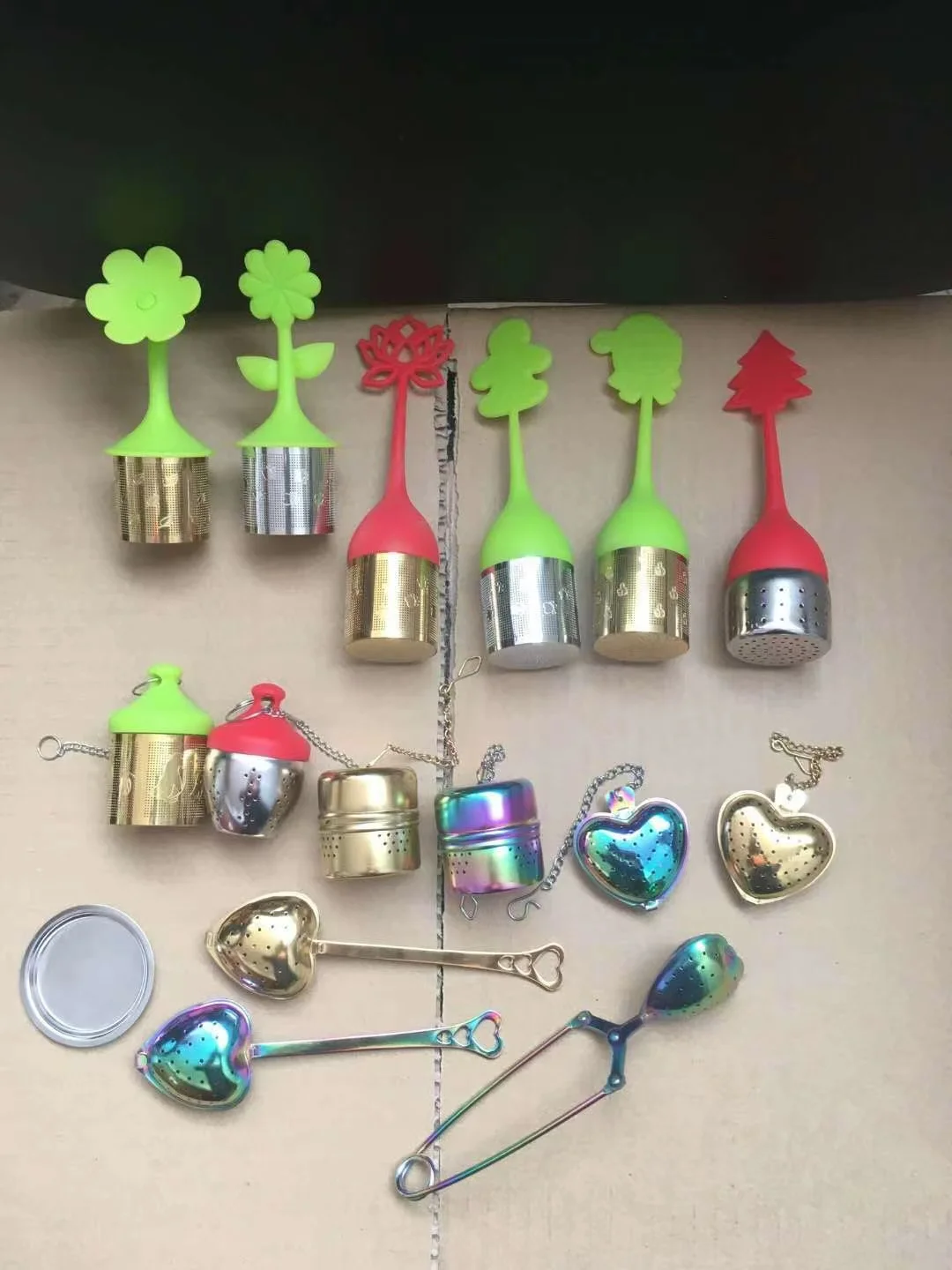 Wholesale Different Types Food Grade Silicone Leaf Shape 304 Stainless Steel Mini Tea Strainer