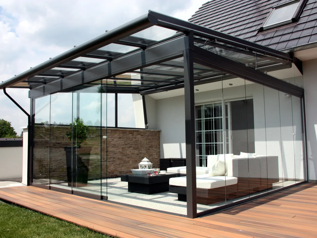 Modern Glass Houses Outdoor Garden Sunroom Free Standing Solar Green Houses In China
