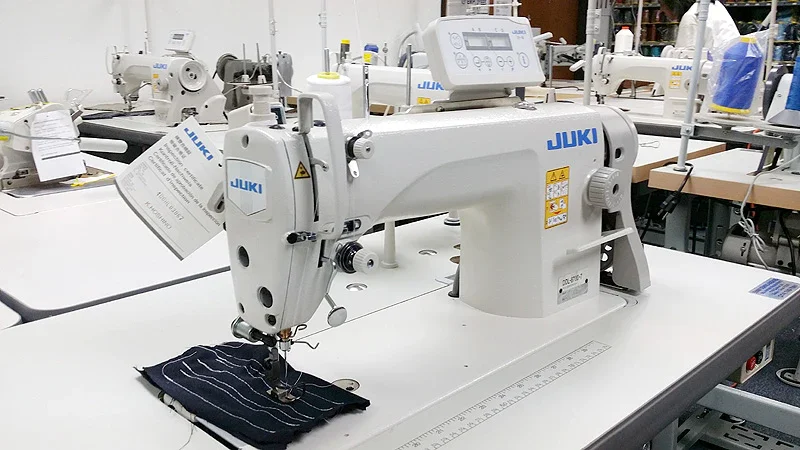 JU KI DDL-8700-7 Industrial Lockstitch Sewing Machine with Table and Stand
