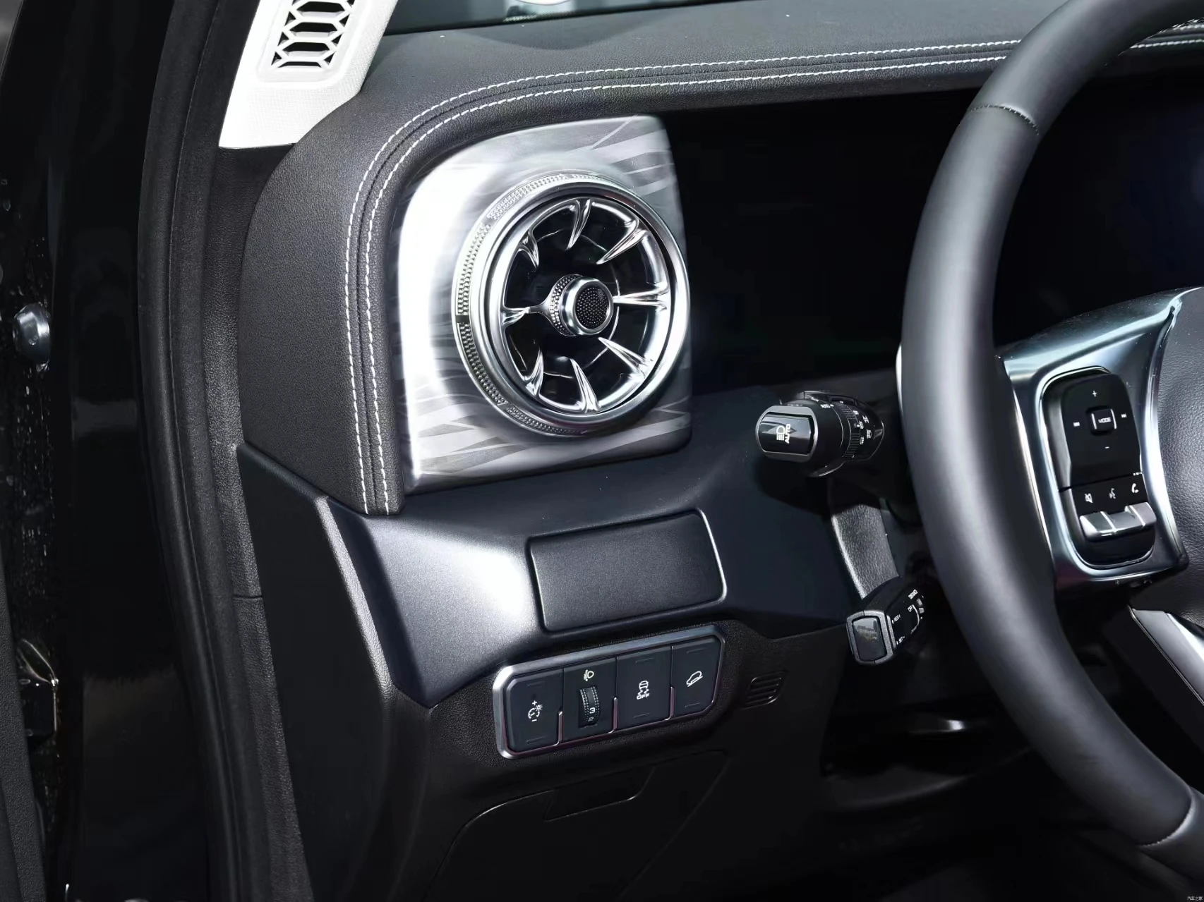 2024 Great Wall Tank 300 2.0T Crosser Compact SUV Petrol car  +48V light blend system