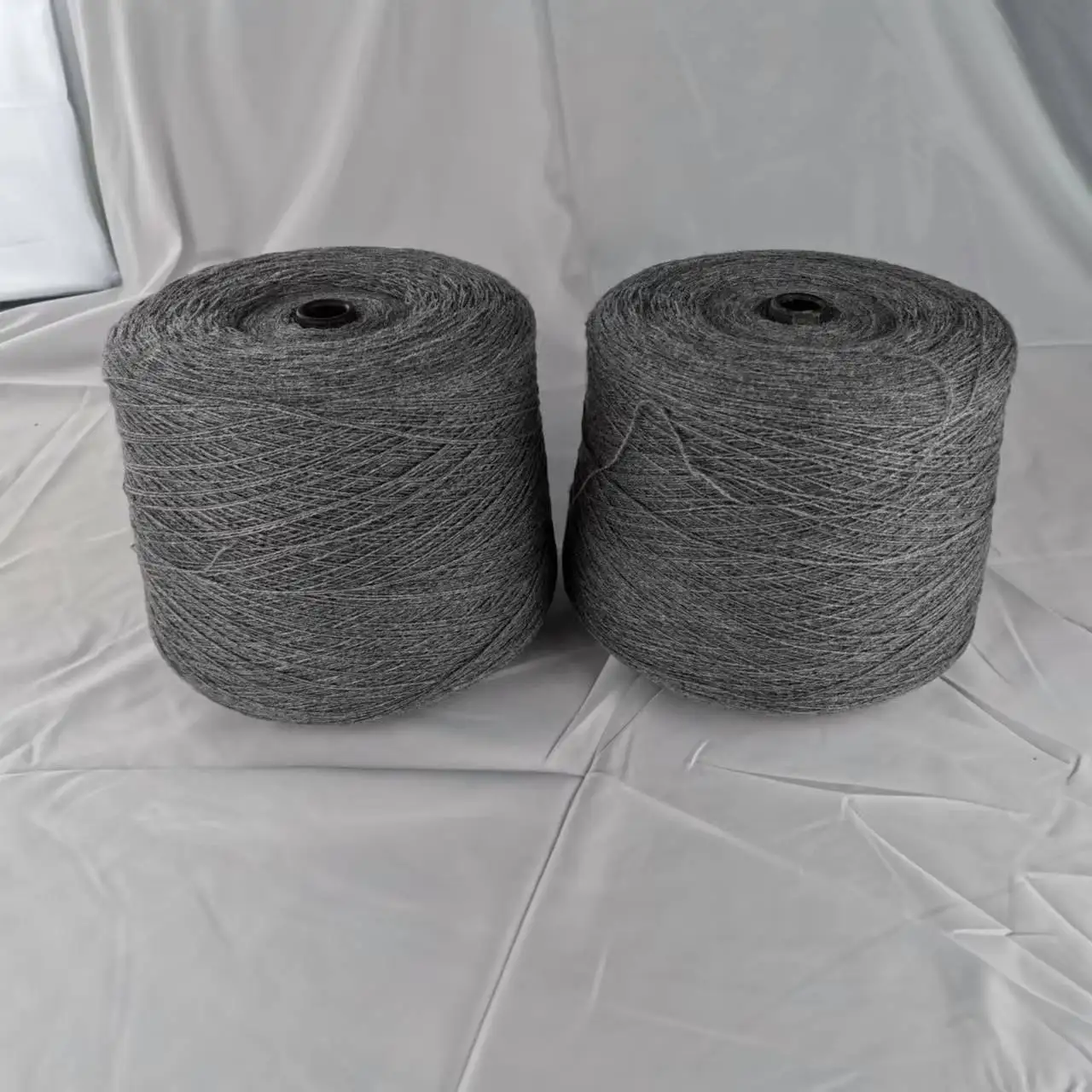 Wholesale Yarn 100 Bulk Acrylic Fiber Color Spinning Flower Grey Expanded 28NM/2 Acrylic Thread