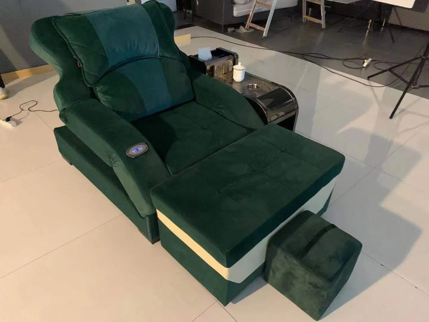 Hot Sale Spa Leather Massage Sofa Body Massager for Salon Use Hair Salon Furniture with Foot Bath Feature