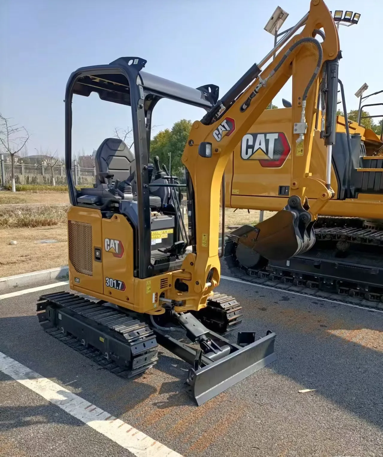 Б/у CAT301.7 гусеничный сельскохозяйственный экскаватор погрузчик 1.7TON японского производства в 2022 с низким рабочим временем оригинальная краска CAT301.7