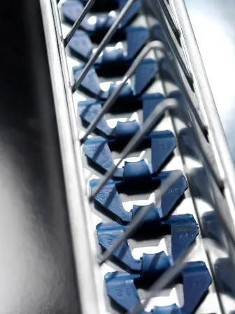 Automatic chain feeding system for breeder/laying hen