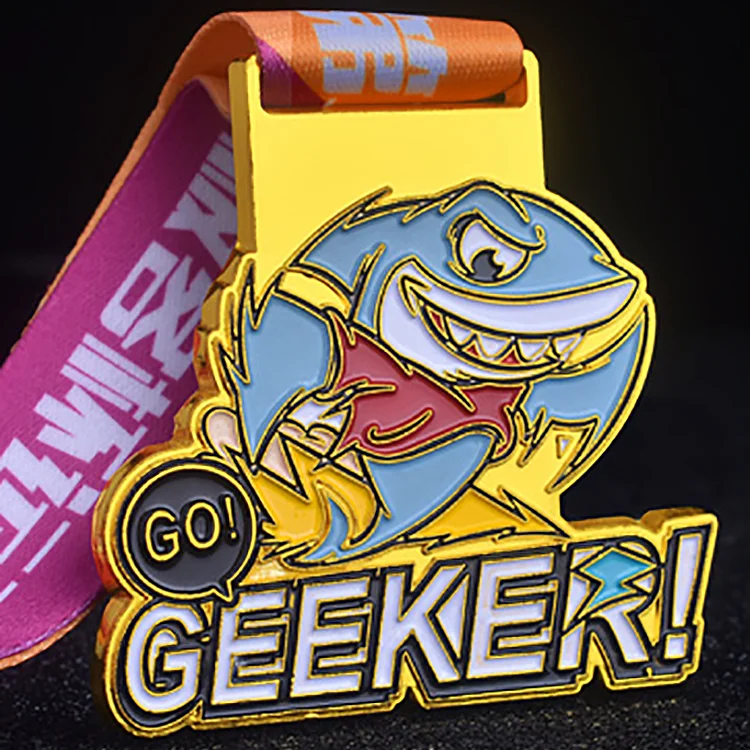 China Manufacturer 3D Design Your Own Zinc Alloy Gold Marathon Custom Metal Medal With Lanyard folk crafts