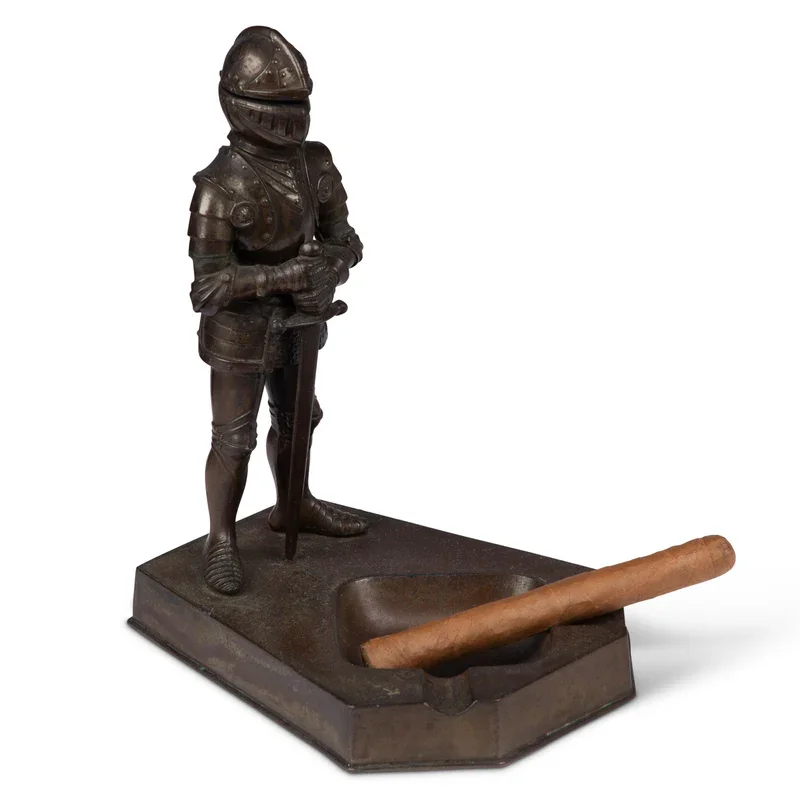 Vintage Knight Cigar Ashtray Desktop Resin Ashtray with Lighter