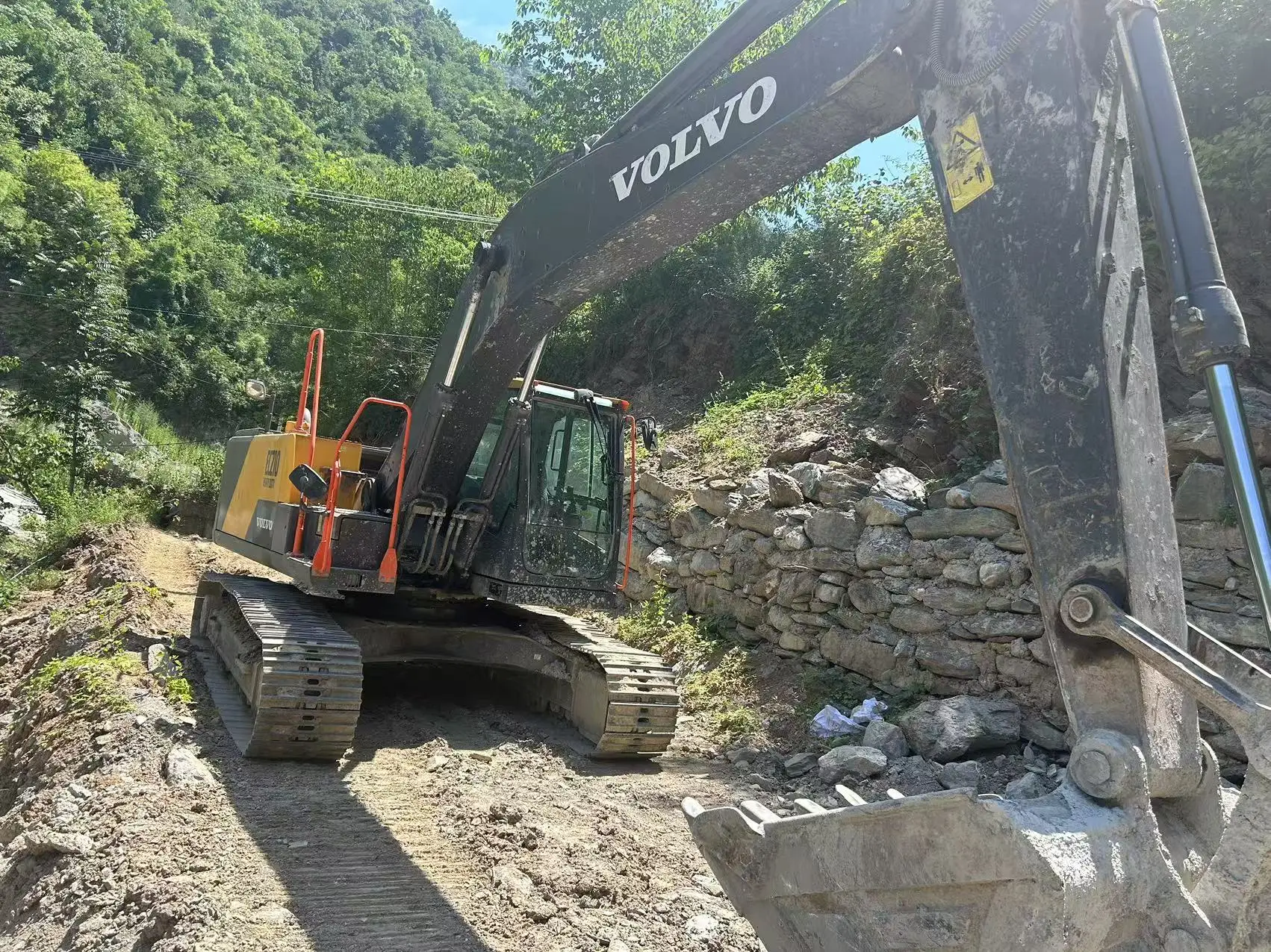 Multi-functional imported used Volvo 210 excavator running with low hours and with lower price