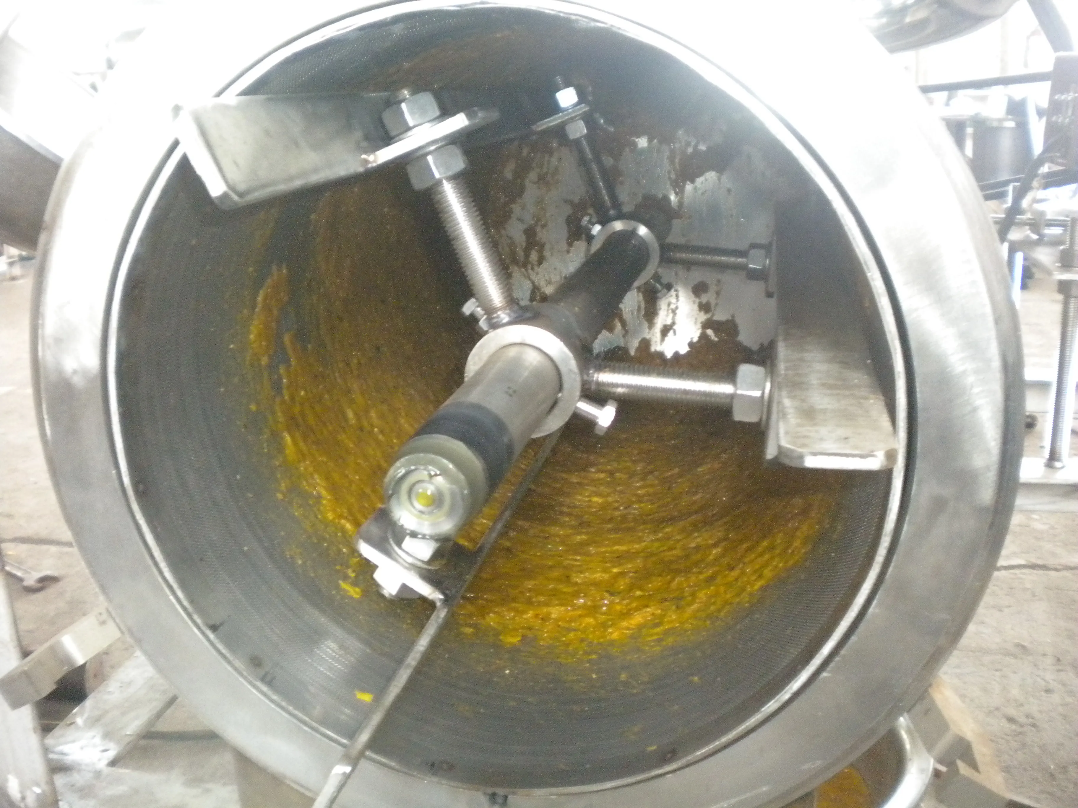 Tomato mango juice pulping seeds extracting fruit pulp juice making machine