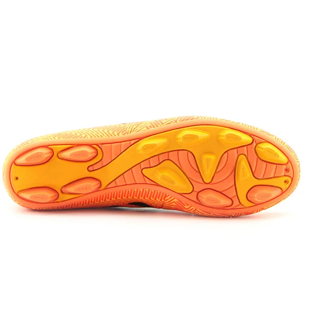 Модные дизайнерские футбольные бутсы оптом