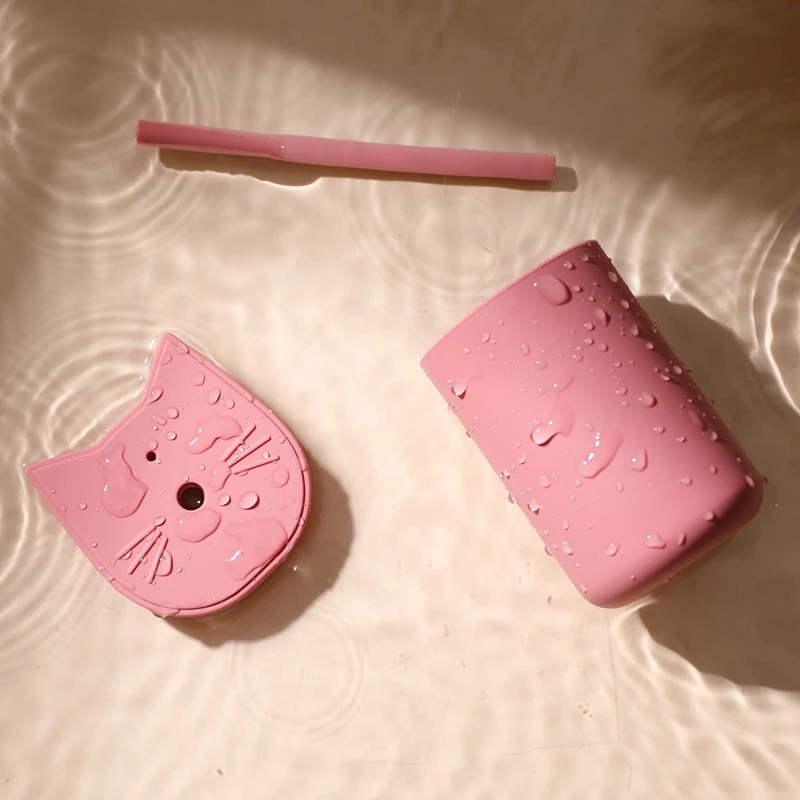 New Design 100% Food Grade Silicone Baby Sipping Cup Kids Baby Sippy Cup with Straw