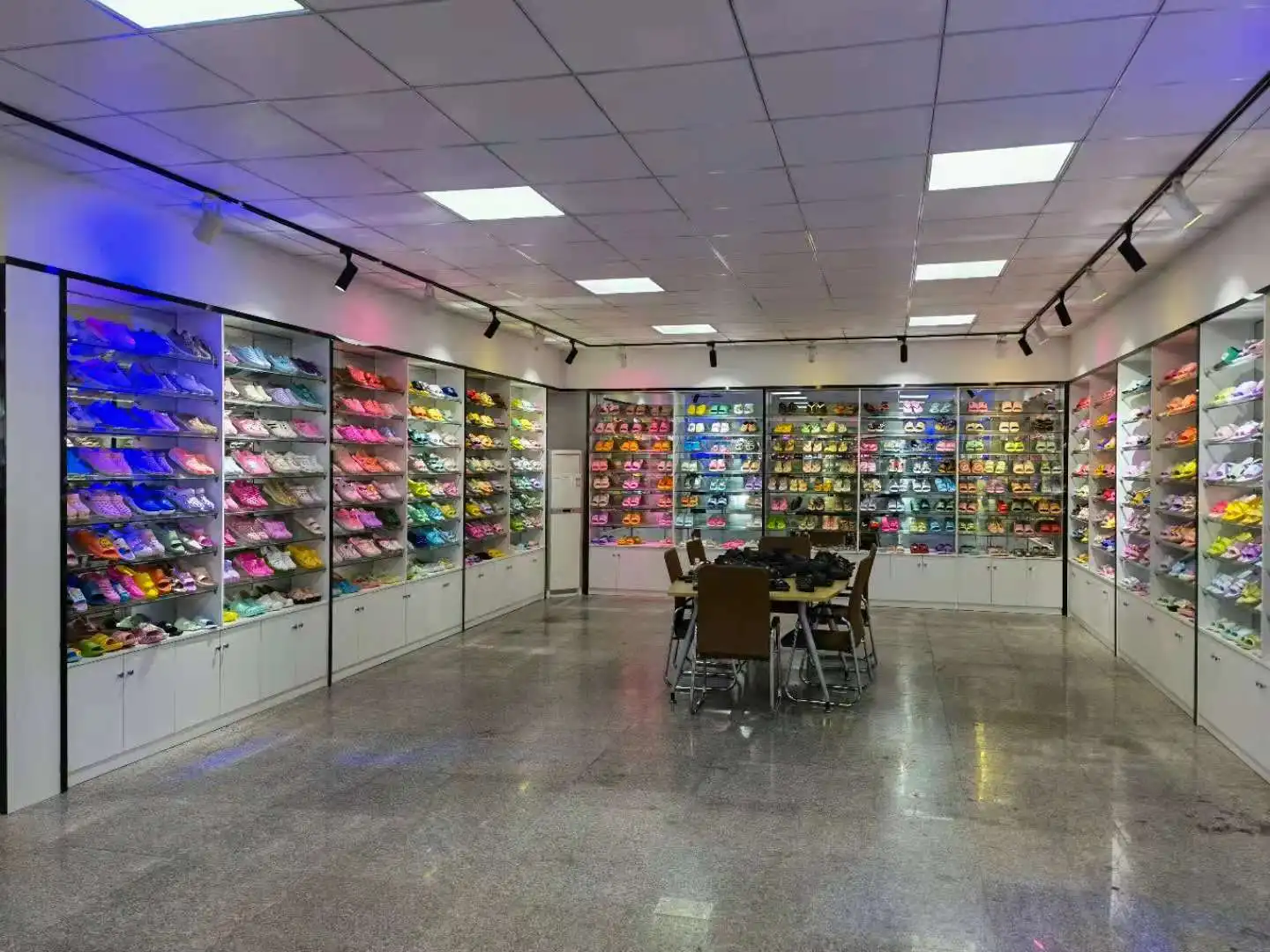 Ротационная Машина для производства подошвы из ТПР трех цветов