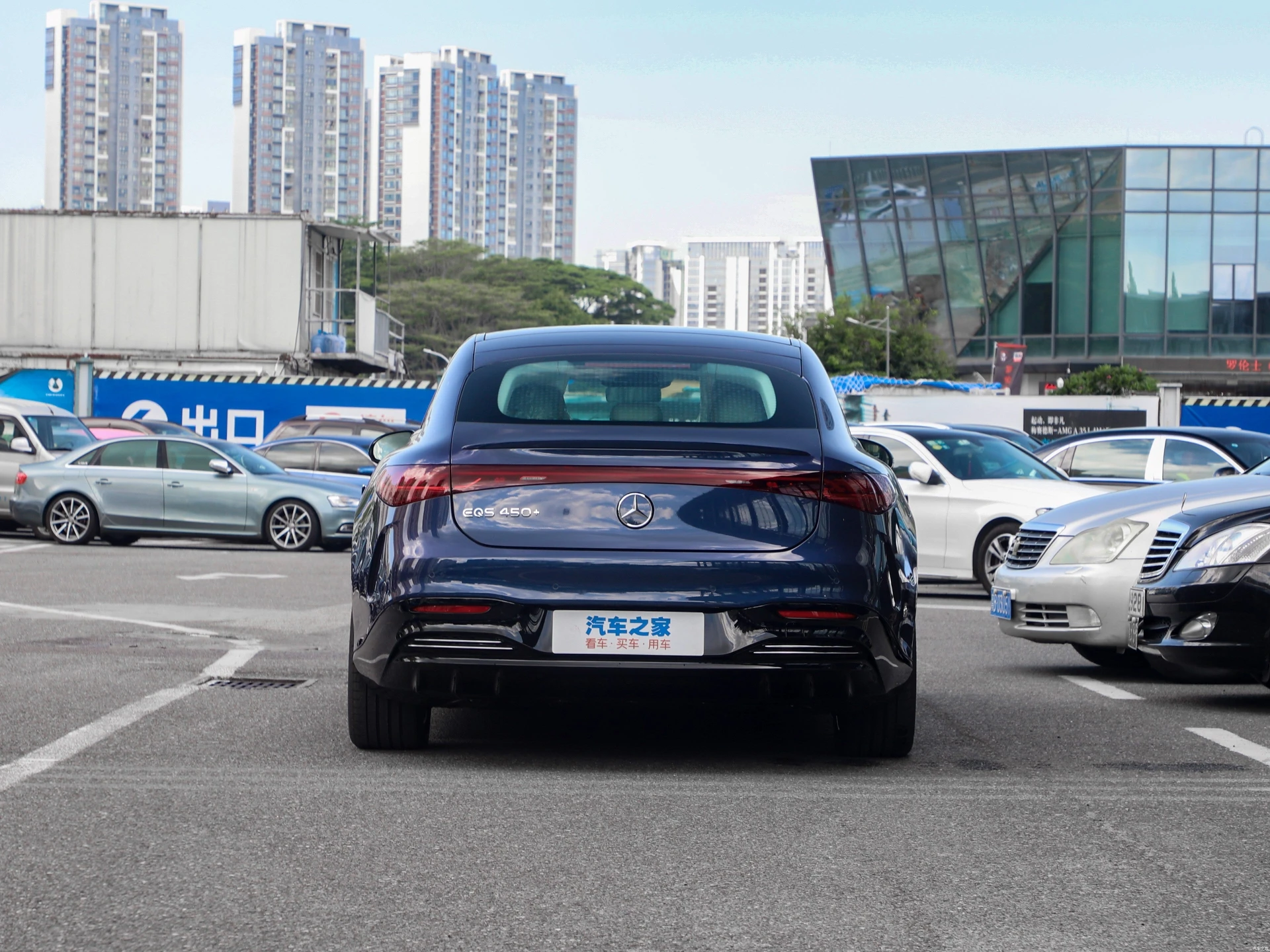 Аккуратно чистый Подержанный 2022 Merceds-Benc EQS 450 + 4dr Седан доступен