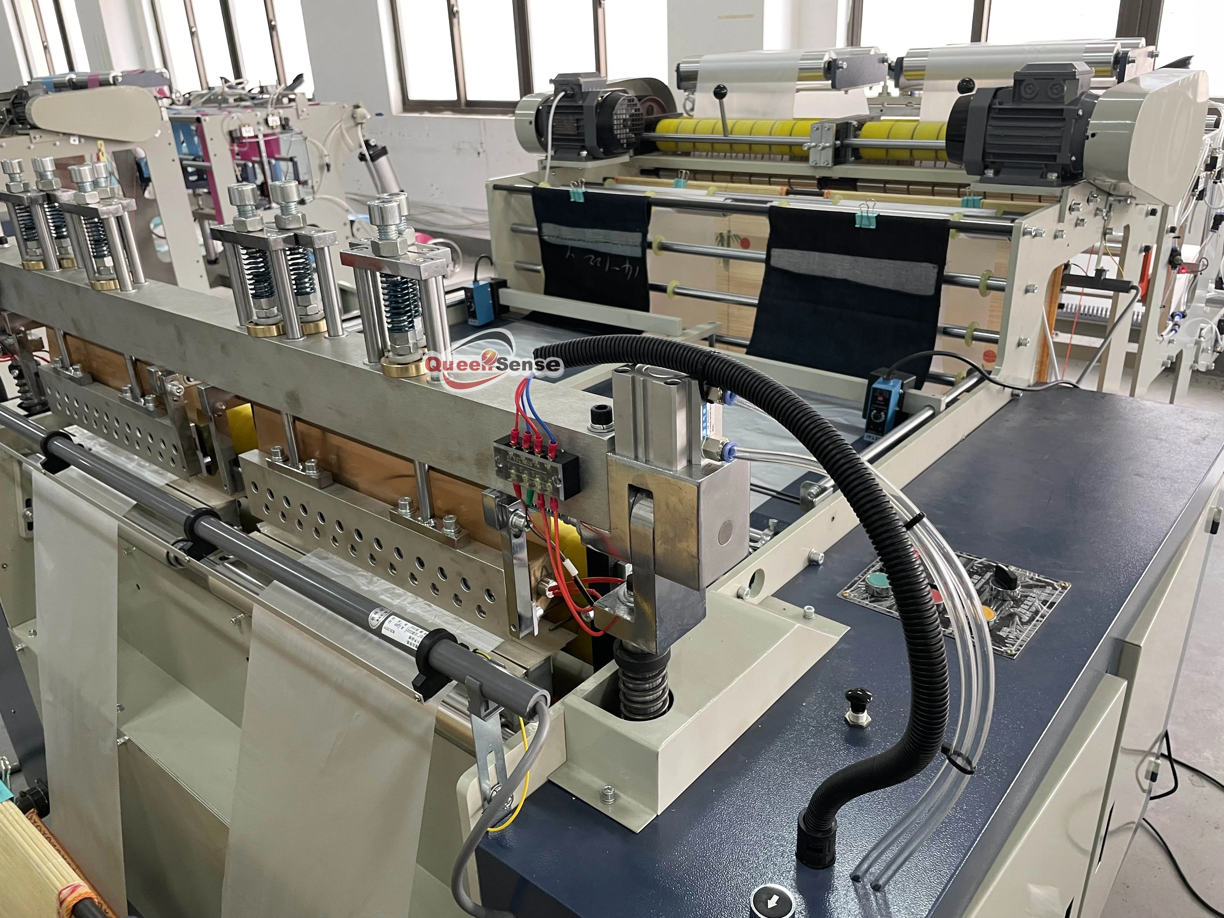 DBZ-B500 Automatic double lines rolling bag making machine for coreless garbage bag cutting machine