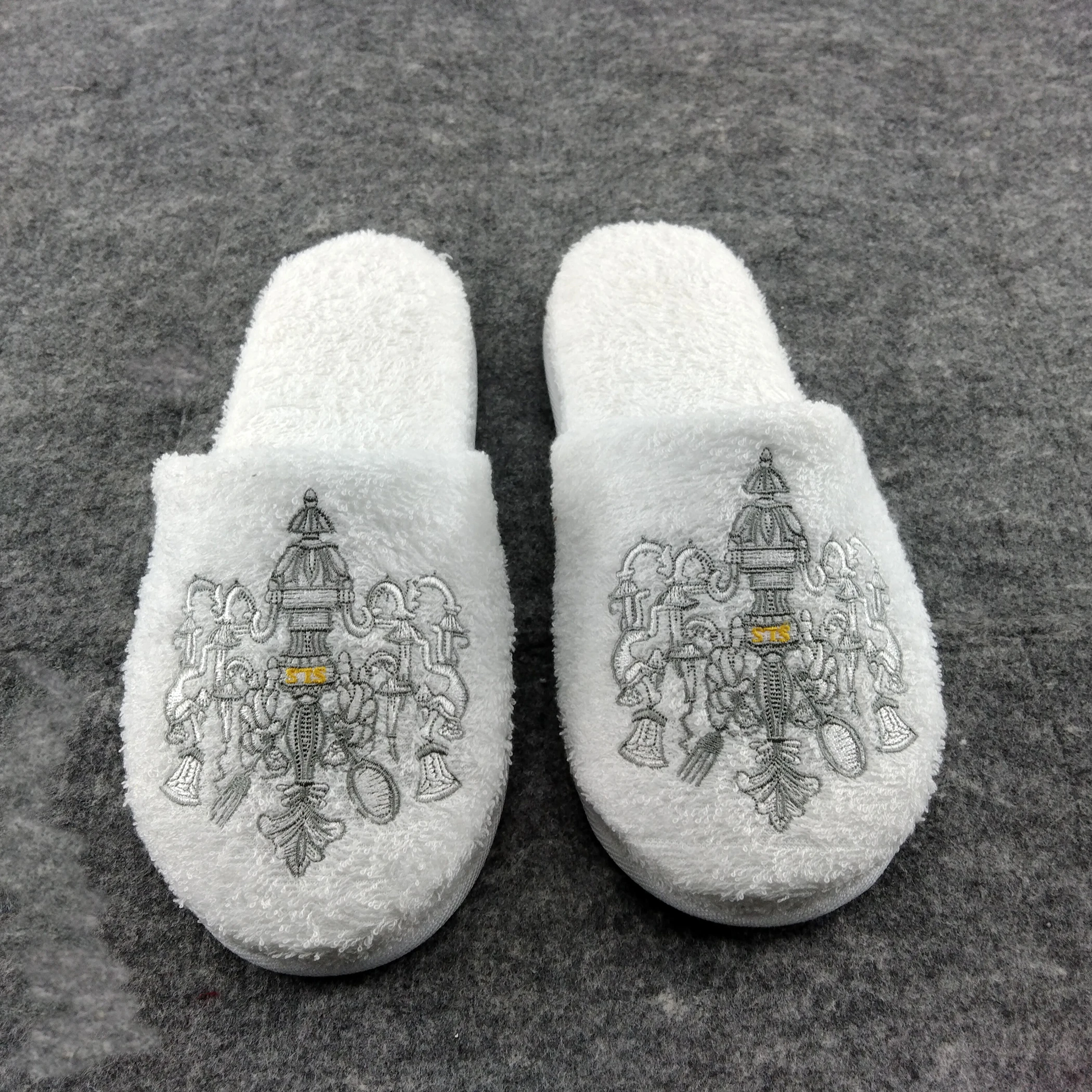 Factory Wholesale Price Custom Logo Terry Towel Thick Sole White Hotel Disposable Slippers Home Slippers